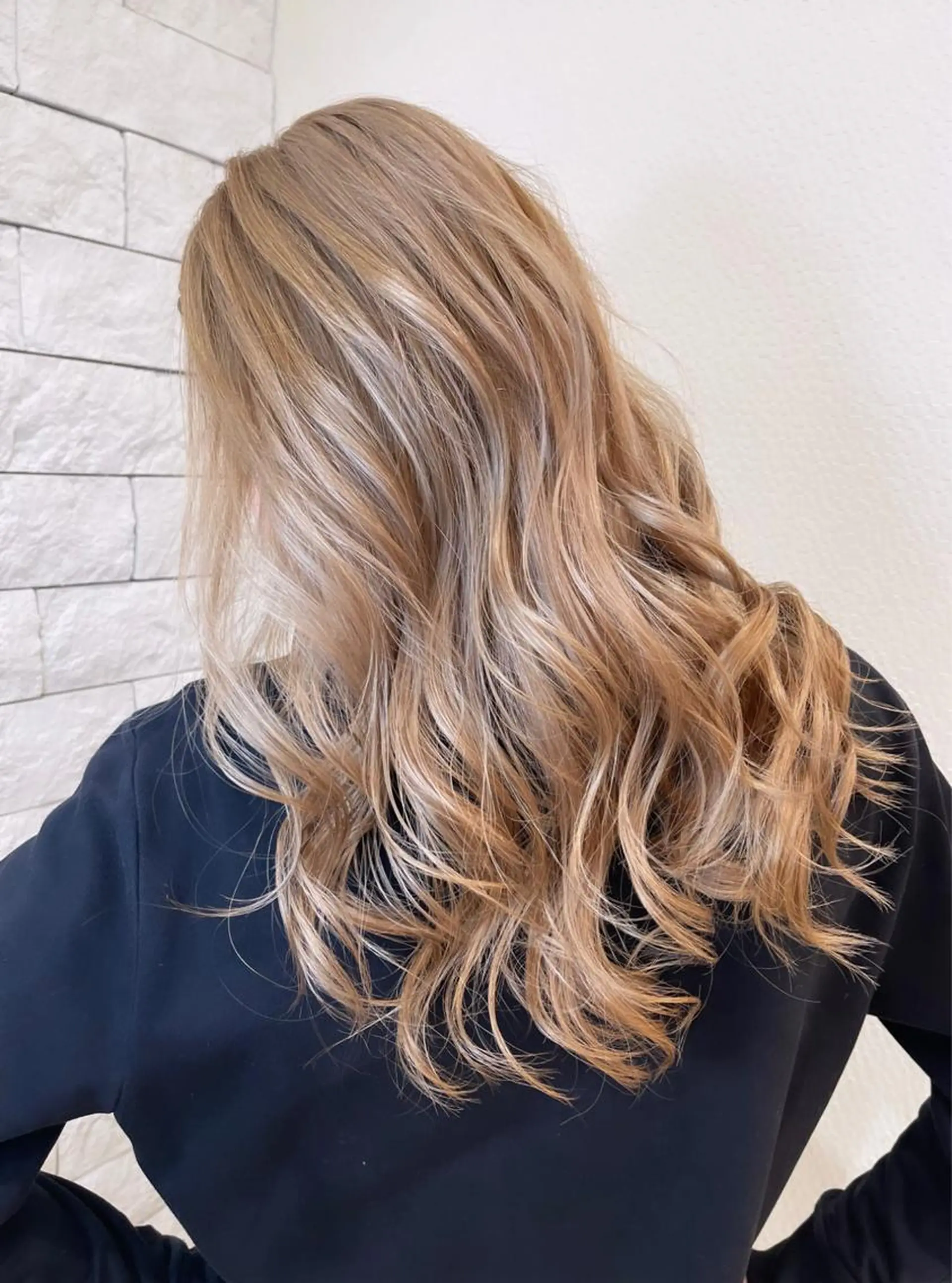 カラー ベージュカラー ブリーチ ハイトーンカラー ミルクティーベージュ カット ヘアカラー トリートメント 名古屋のピンク好き かずくん🦩のヘアスタイル