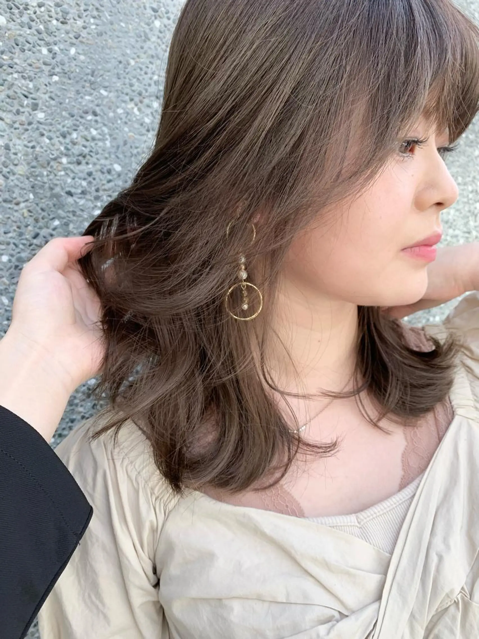 セミロング カラー オチ ハナのヘアスタイル