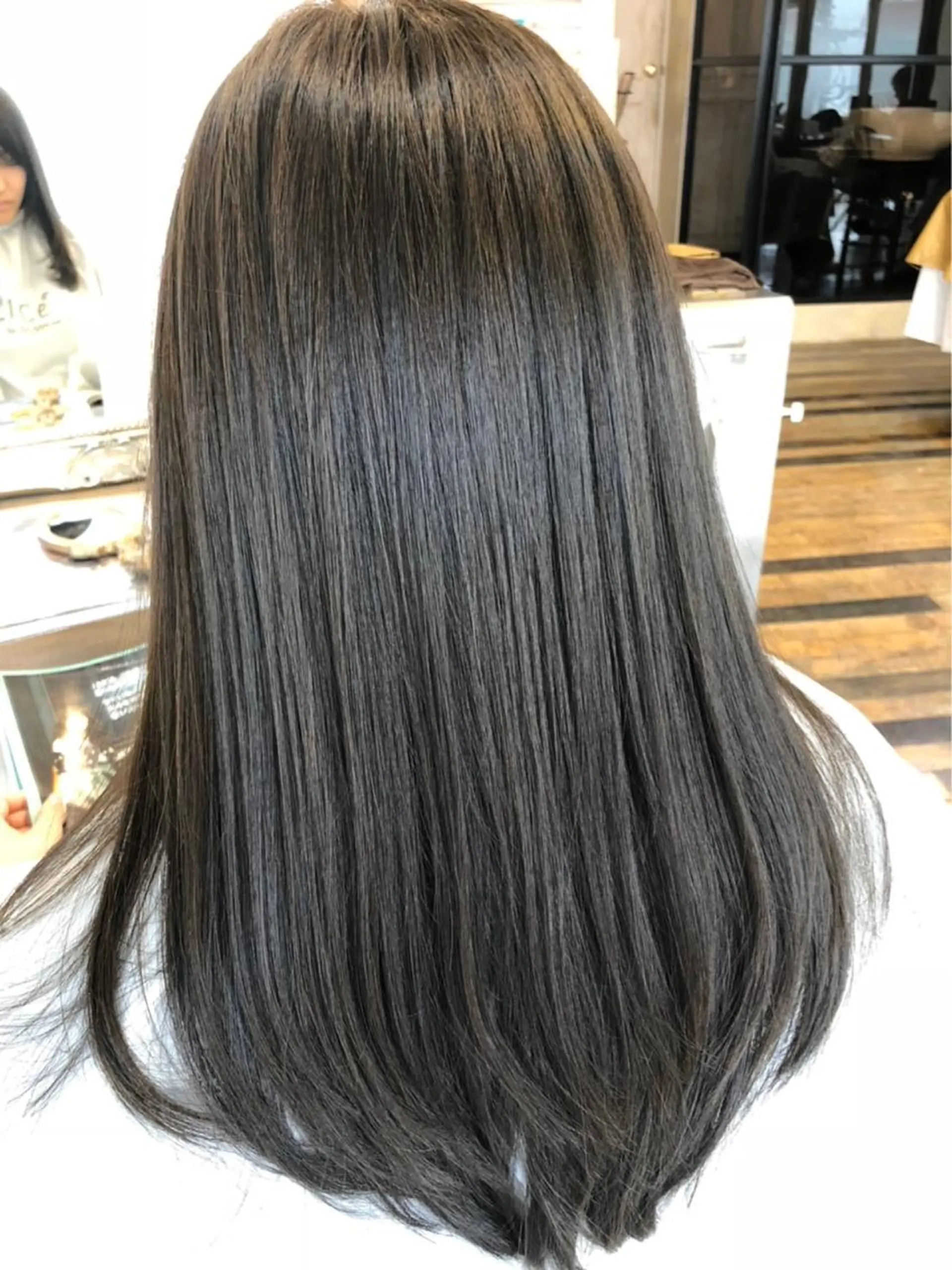 ロング カラー Zinaセントラル所属・須田 ゆかりのヘアスタイル