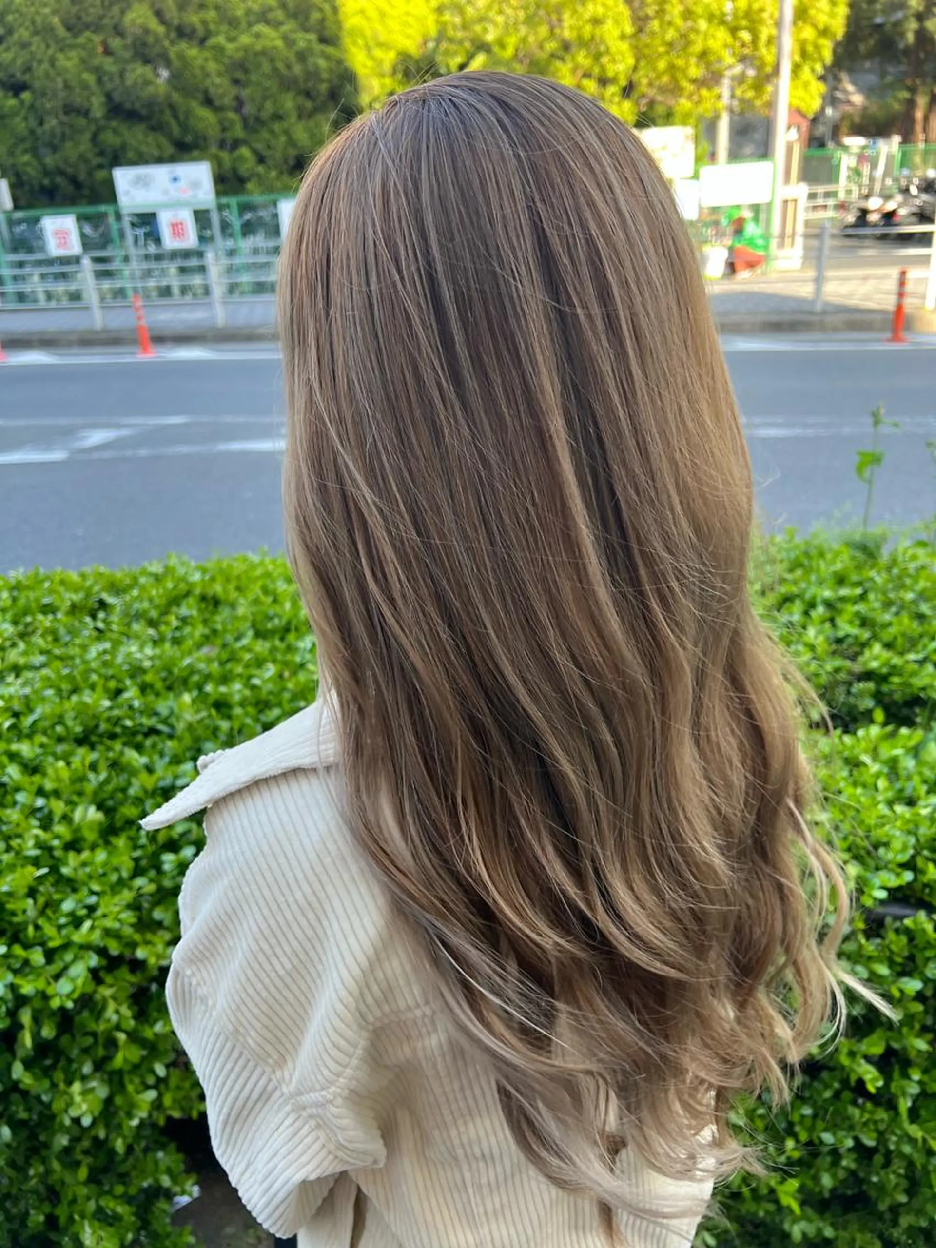 ミディアム カラー ベージュカラー mimiiy梅田 中崎町ハイトーンのヘアスタイル