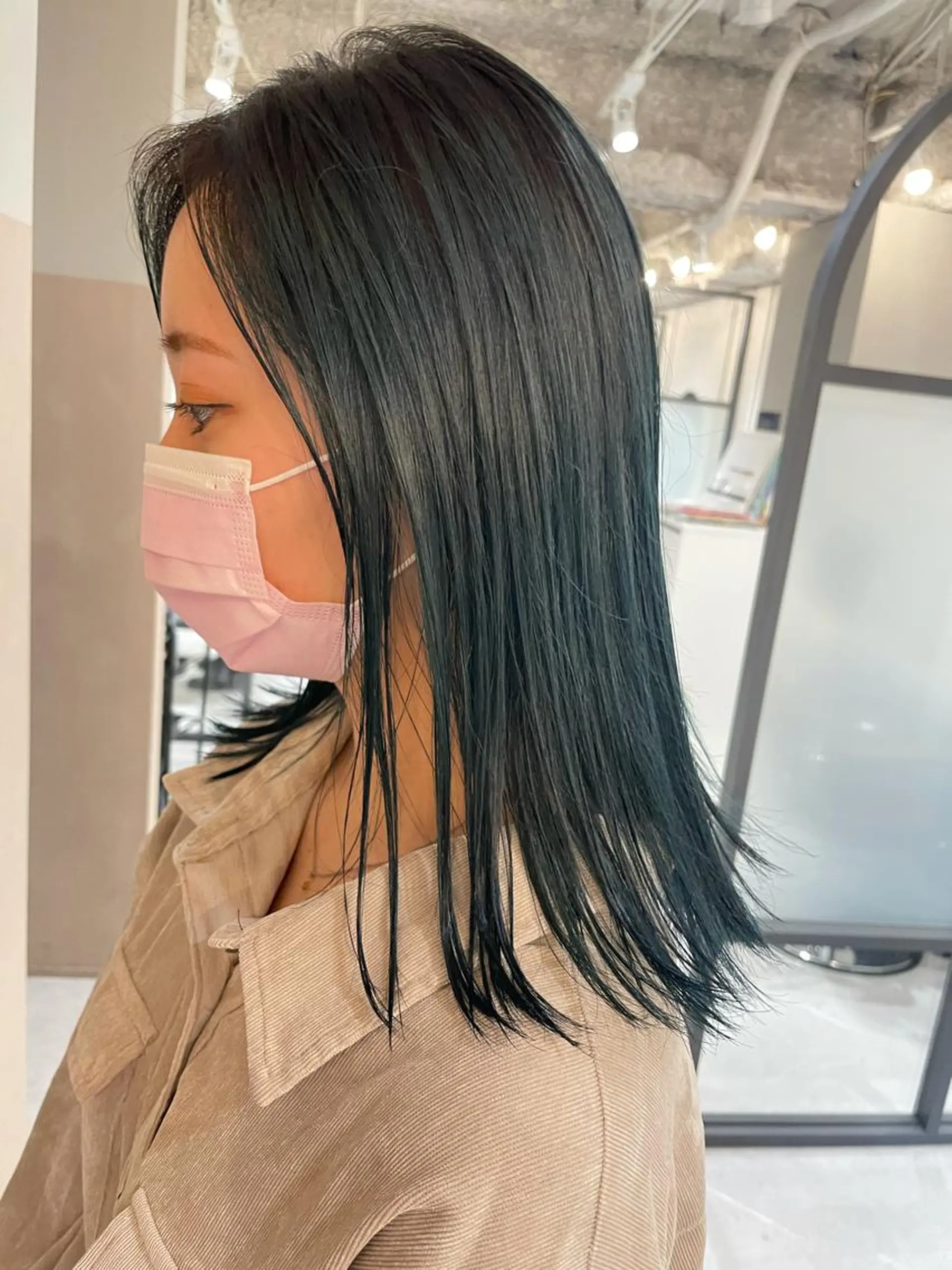 セミロング カラー レイヤー　べージュ 白石研太のヘアスタイル