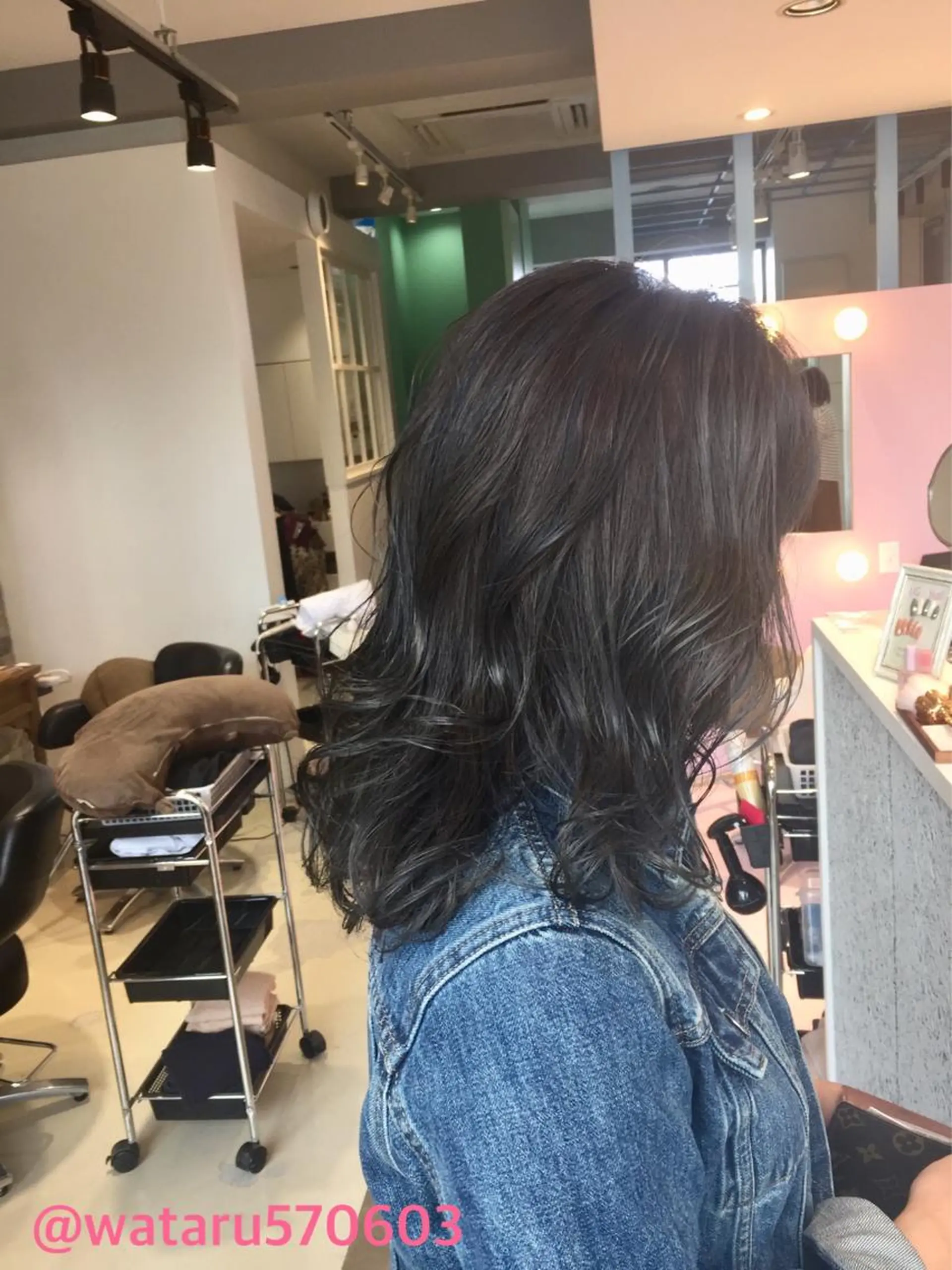 ミディアム アッシュ アッシュグレー カット ヘアカラー トリートメント ヘッドスパ 所渉/韓国レイヤー /ウルフカットのヘアスタイル