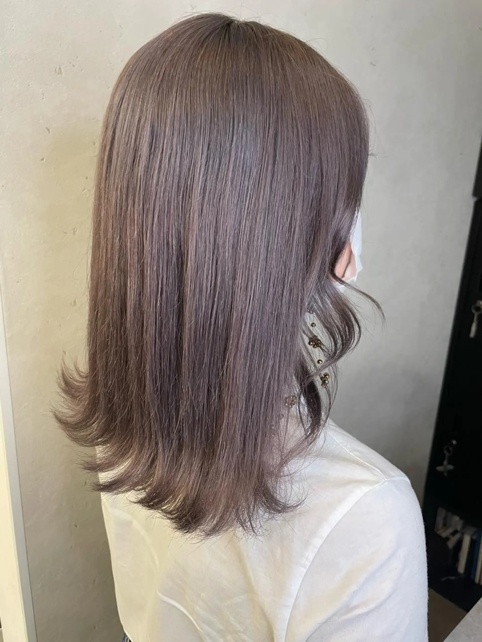 セミロング 顔周りカット 外ハネヘア Rio/ヘアセット/ ハイトーンカラーのヘアスタイル