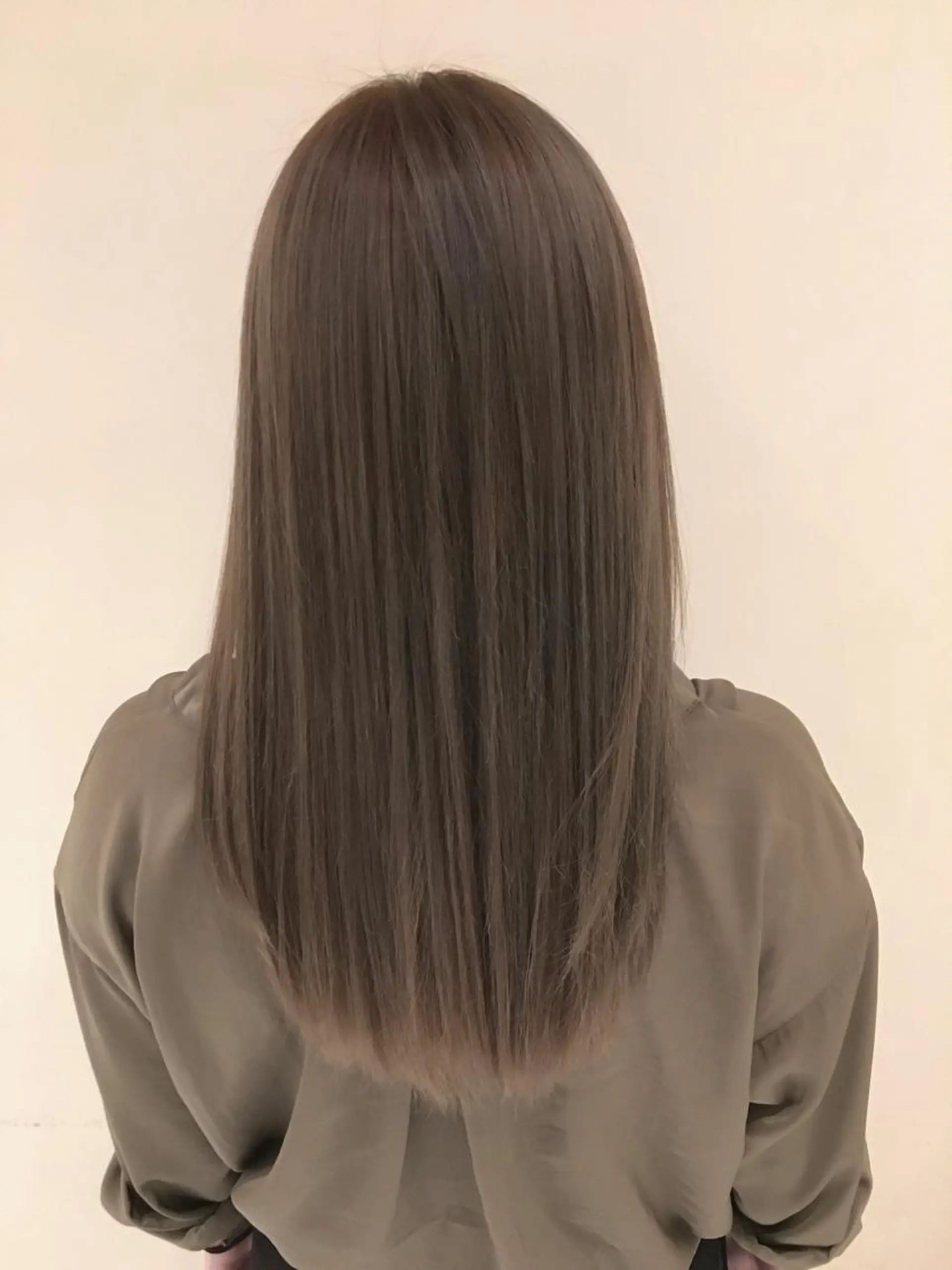 セミロング カラー ヘアカラー トリートメント いしだ みさきのヘアスタイル