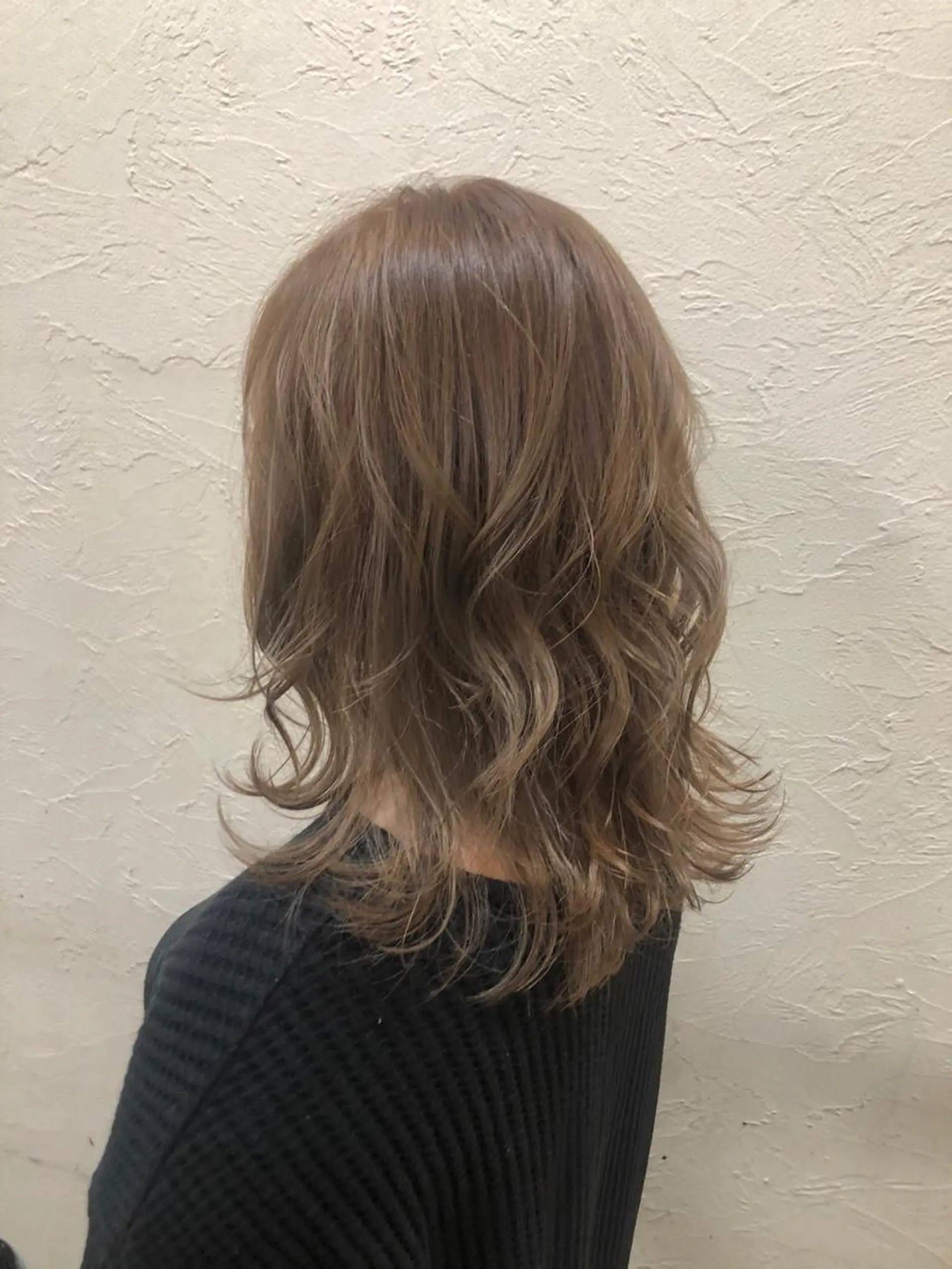 セミロング カラー ベージュカラー ブリーチ ヘアカラー トリートメント ENIF ヤマグチアツコのヘアスタイル