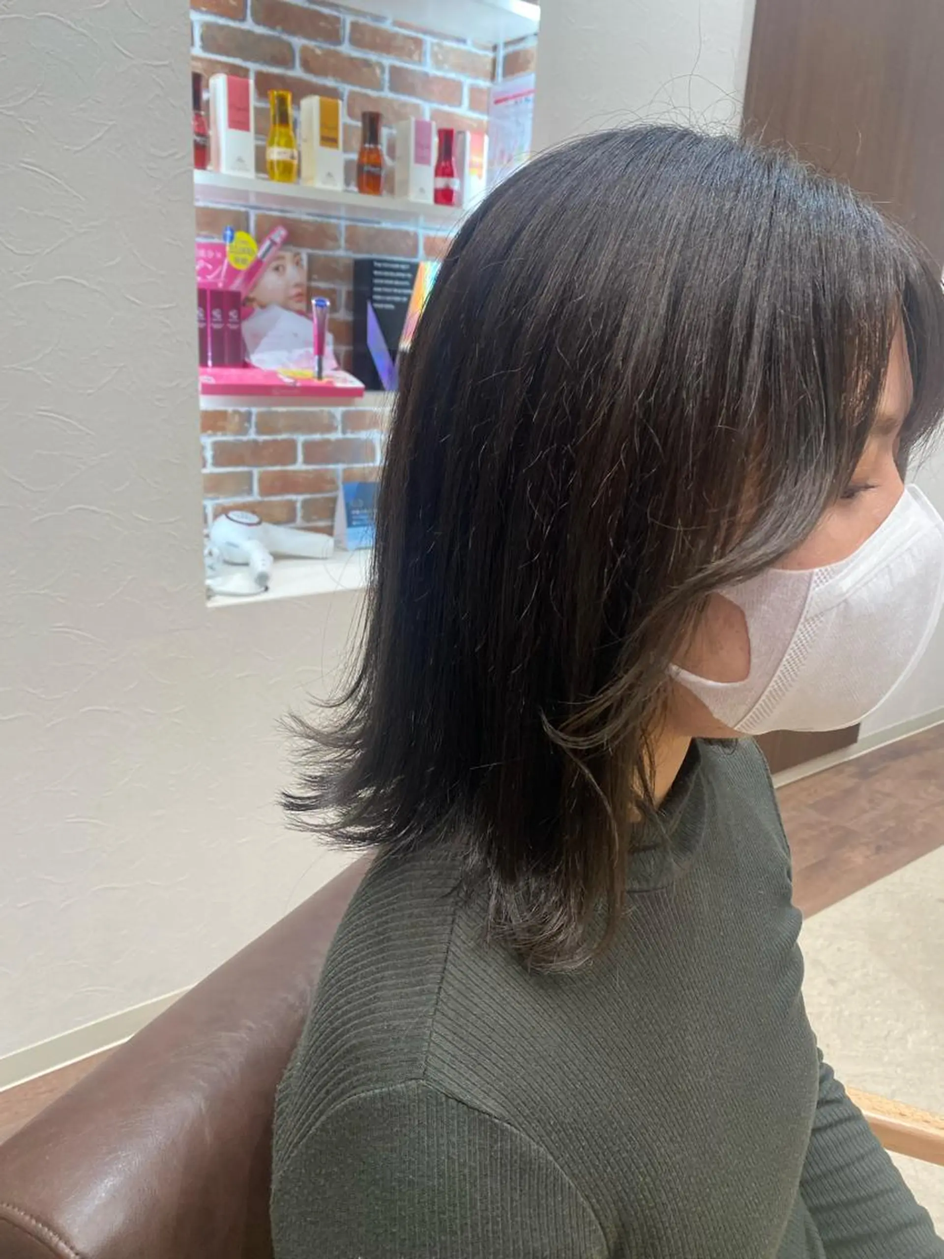 セミロング カラー 大輪 日向子のヘアスタイル