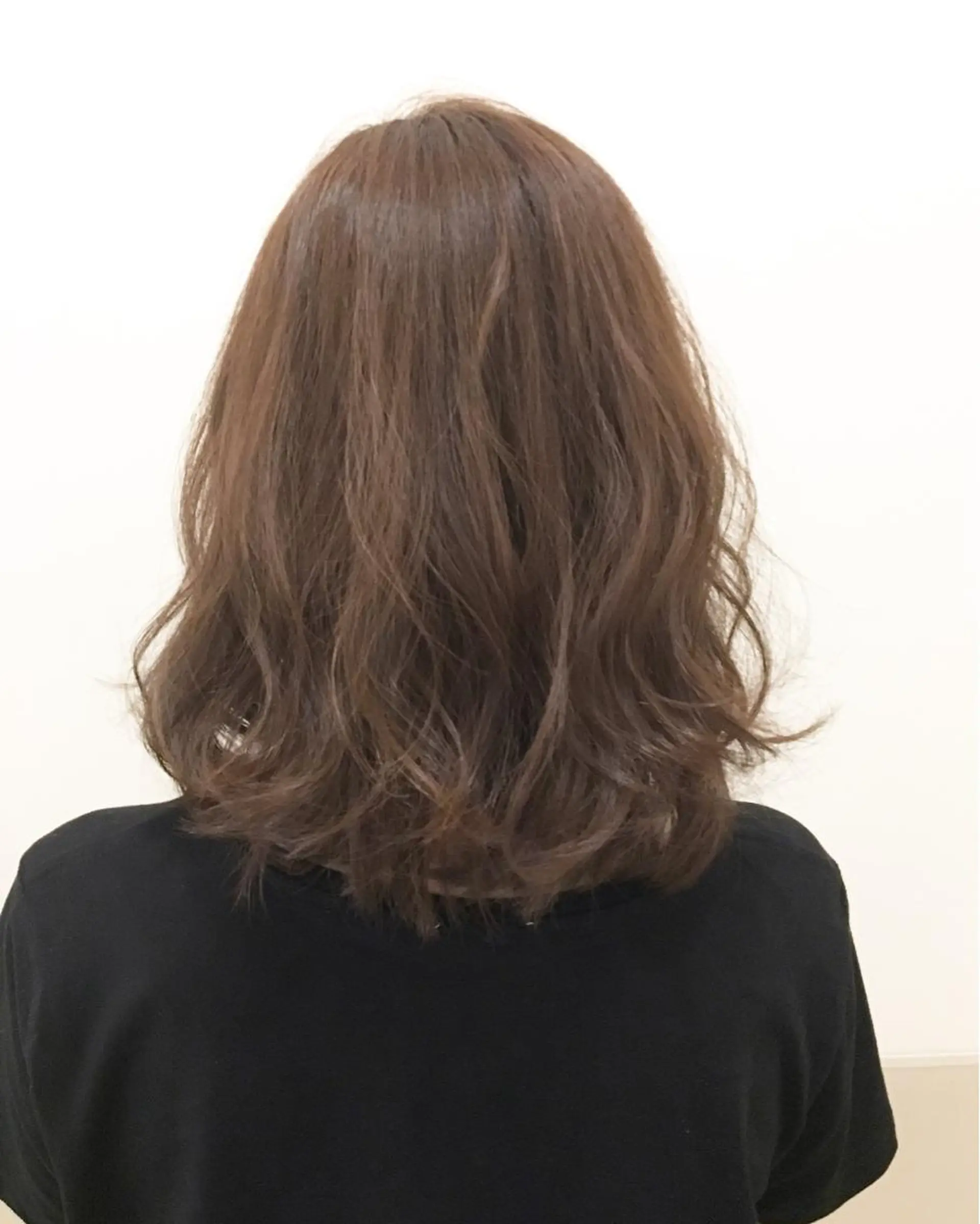 ミディアム ブリーチなしダブル/ レイヤーカット 小棹のヘアスタイル