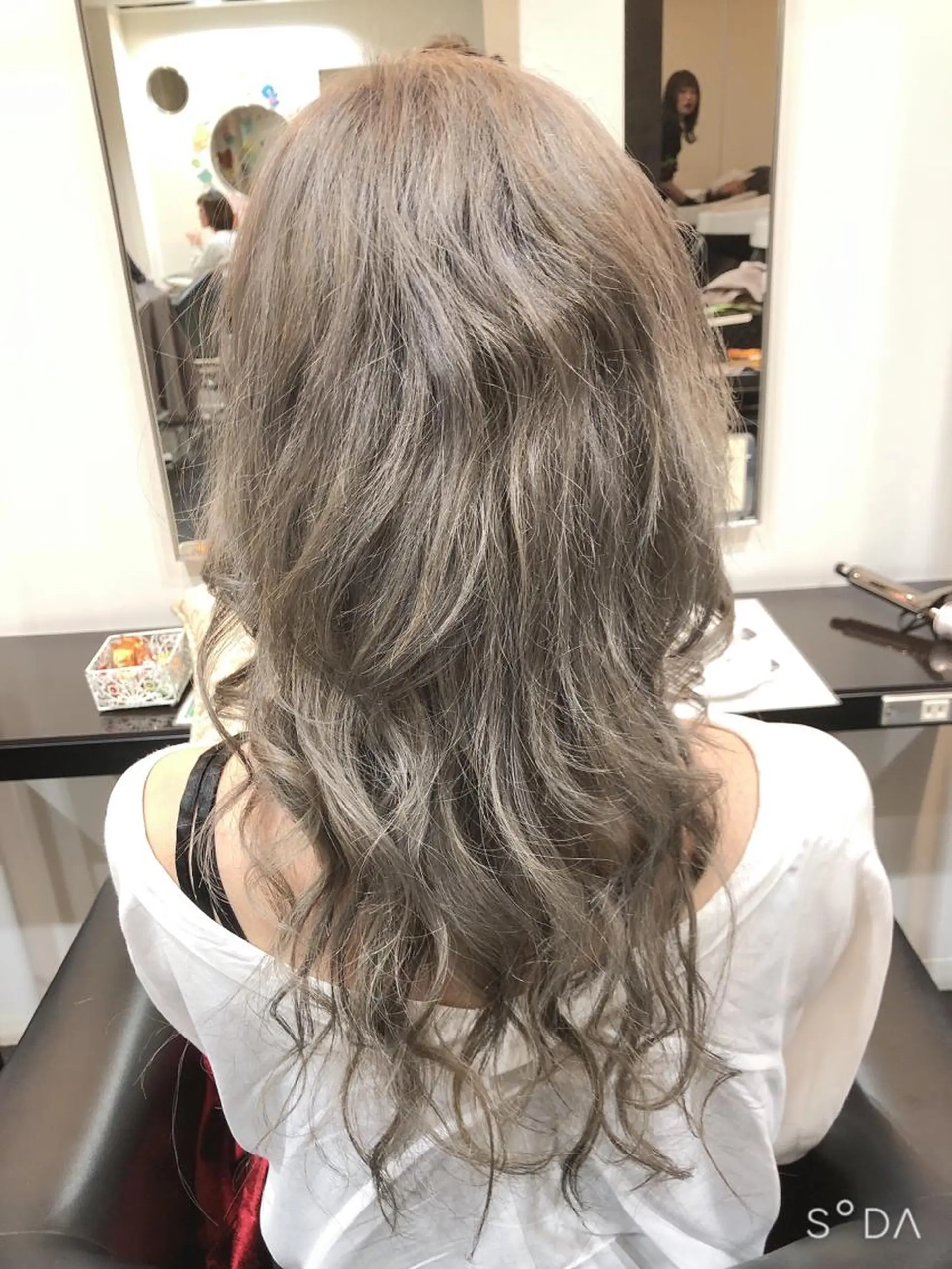ロング カラー ヘアアレンジ グレージュ シルバー シルバーグレージュ adept北千住店所属・✨髪質改善＆ボブ✨ 近藤 凌のヘアスタイル