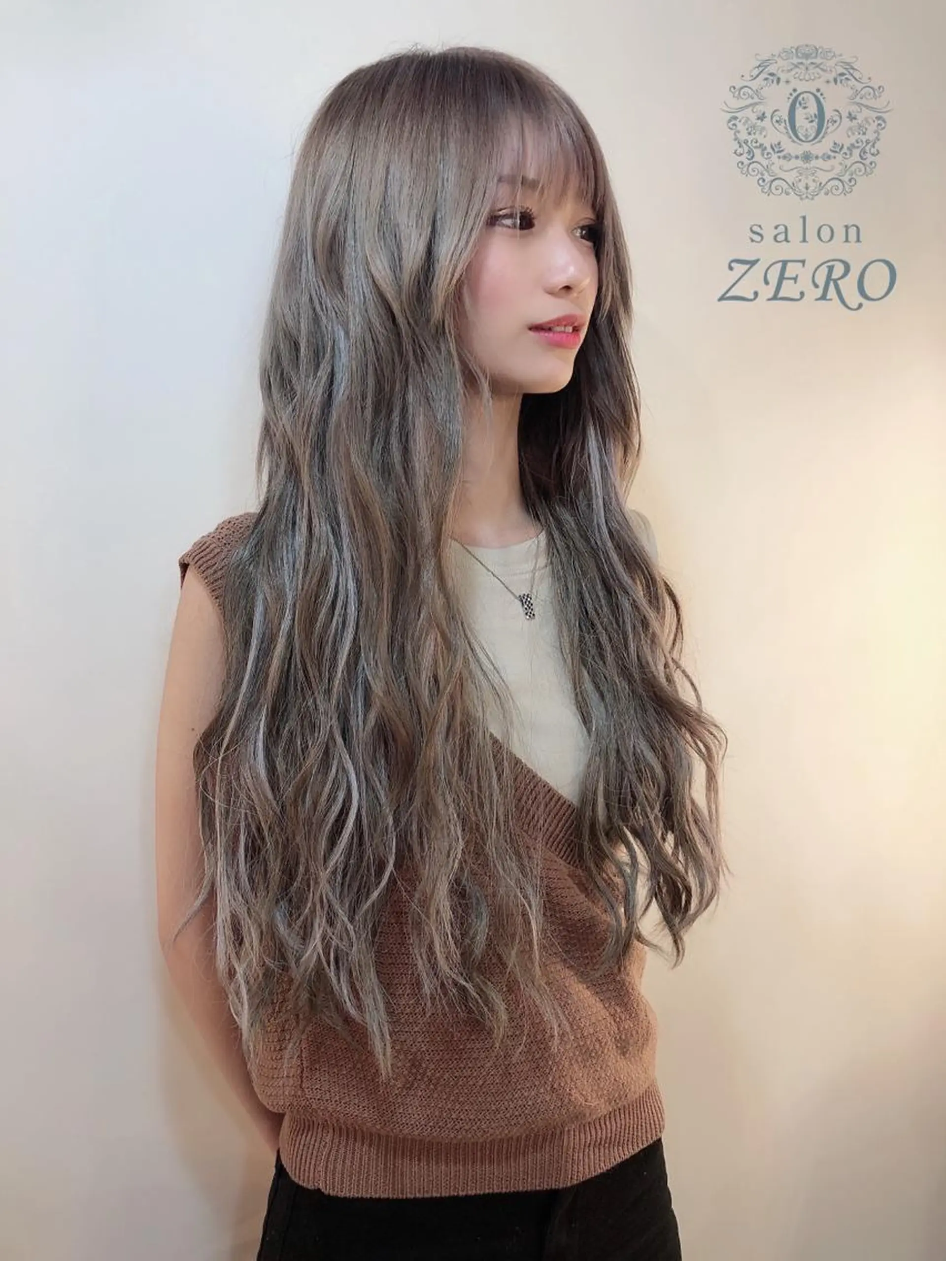 ロング カラー ヘアアレンジ アッシュ ハイライトカラー シルバー ハイライト Hair Make Salon ZERO所属・Hair Make Salon ZEROのヘアスタイル