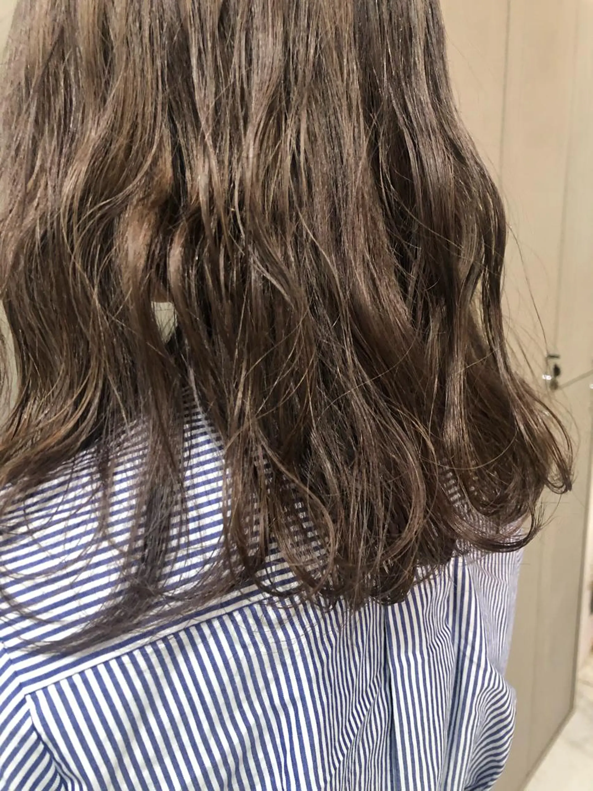 セミロング カラー アッシュ 古屋 花織のヘアスタイル