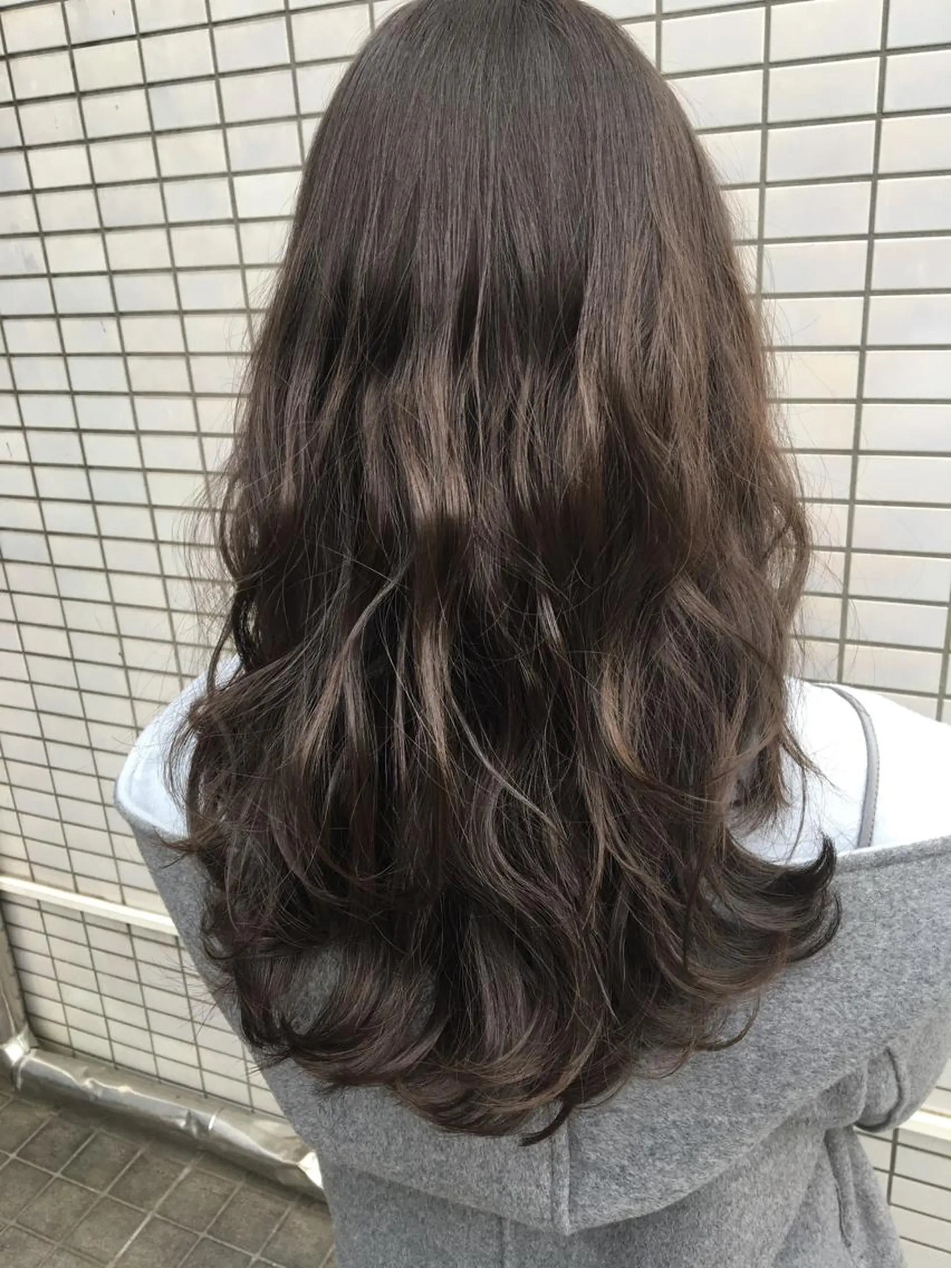 セミロング カラー THE DAY所属・AKI HASHIMOTOのヘアスタイル