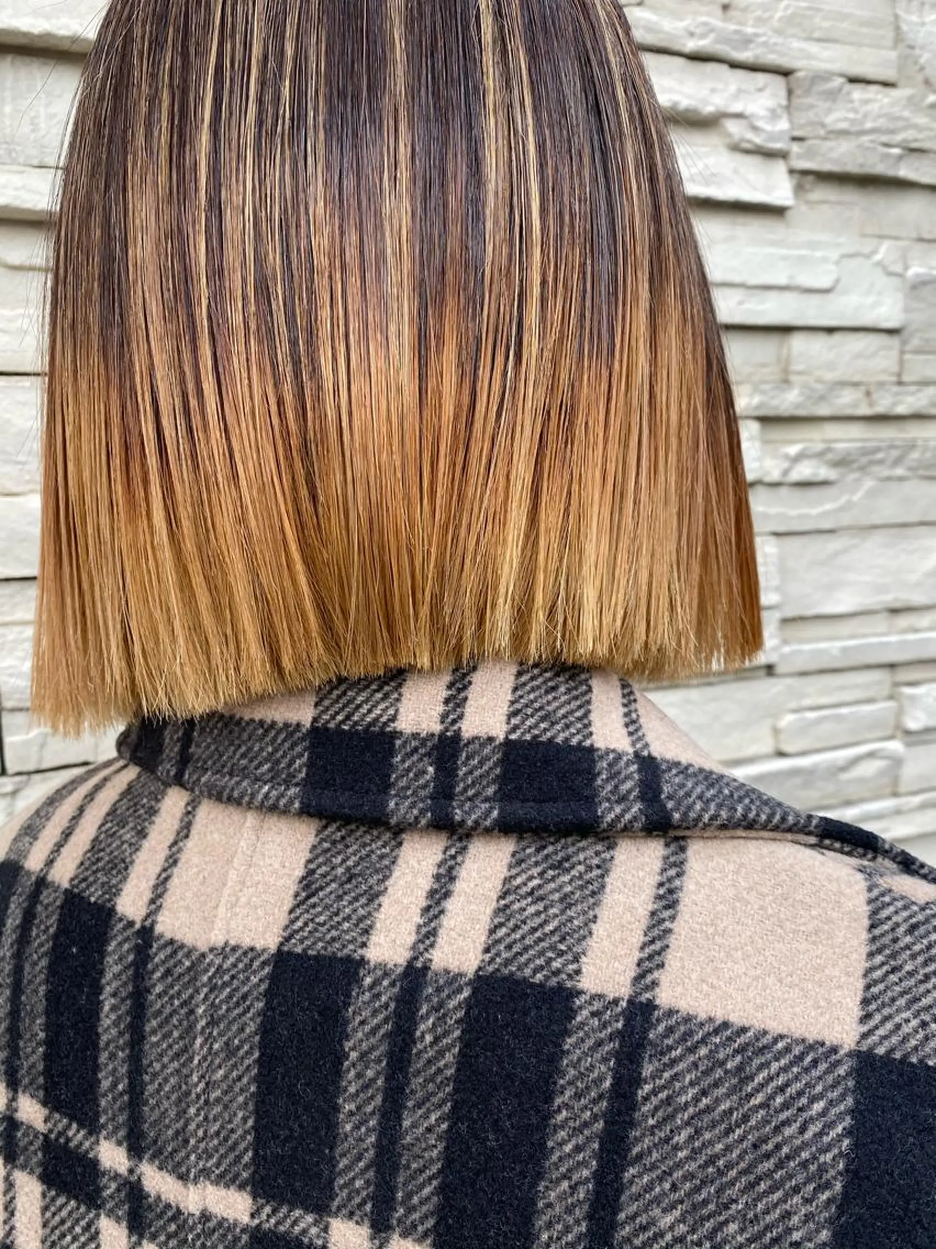 ミディアム カラー 切りっぱなしボブ グラデーションカラー ハイライトカラー ボブ ハイライト 透明感カラーブリーチ 🌼シゲモトアヤ🌼のヘアスタイル