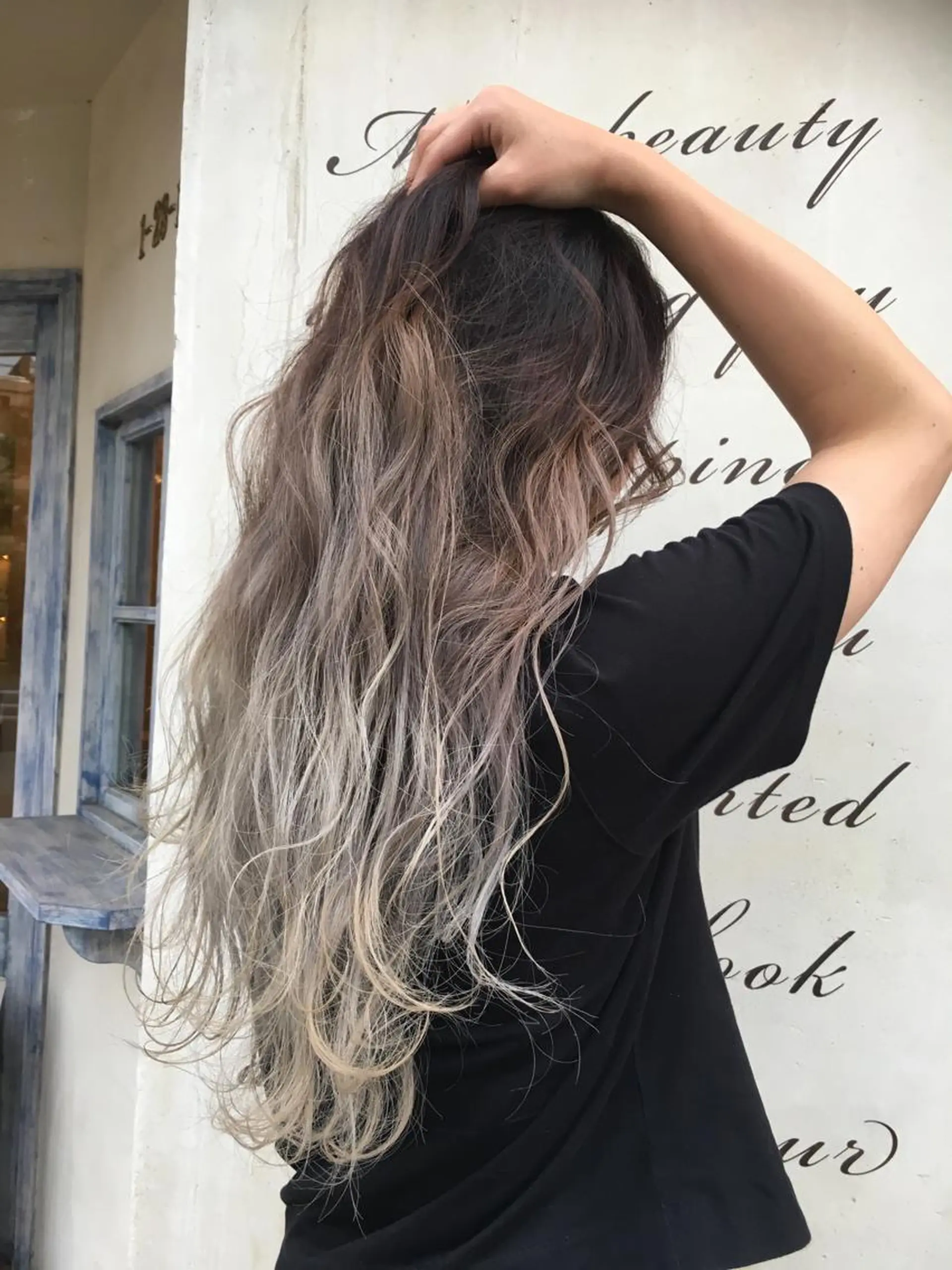 ロング カラー ブリーチ グラデーションカラー 森 早希絵のヘアスタイル