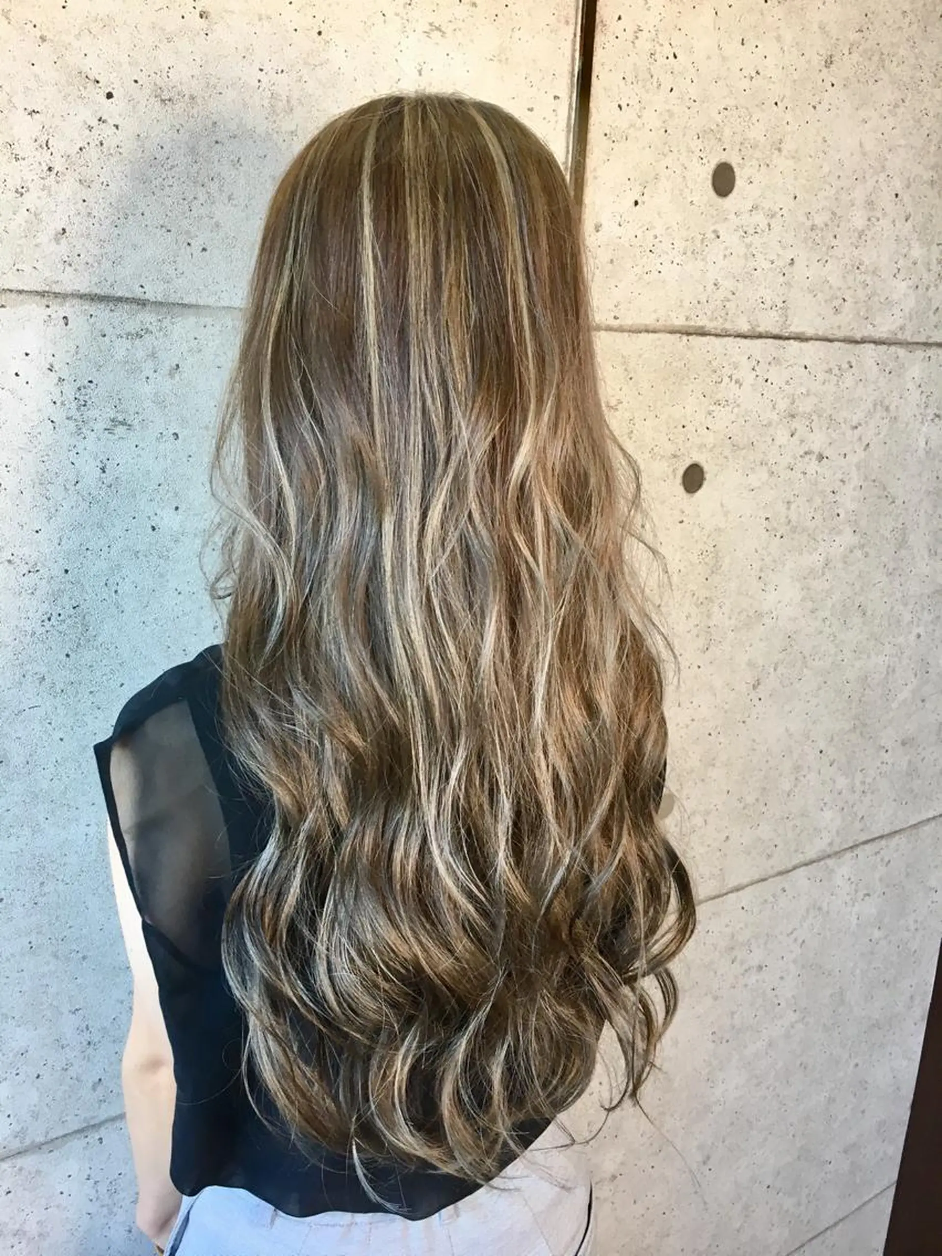 ロング 足立 磨咲のヘアスタイル