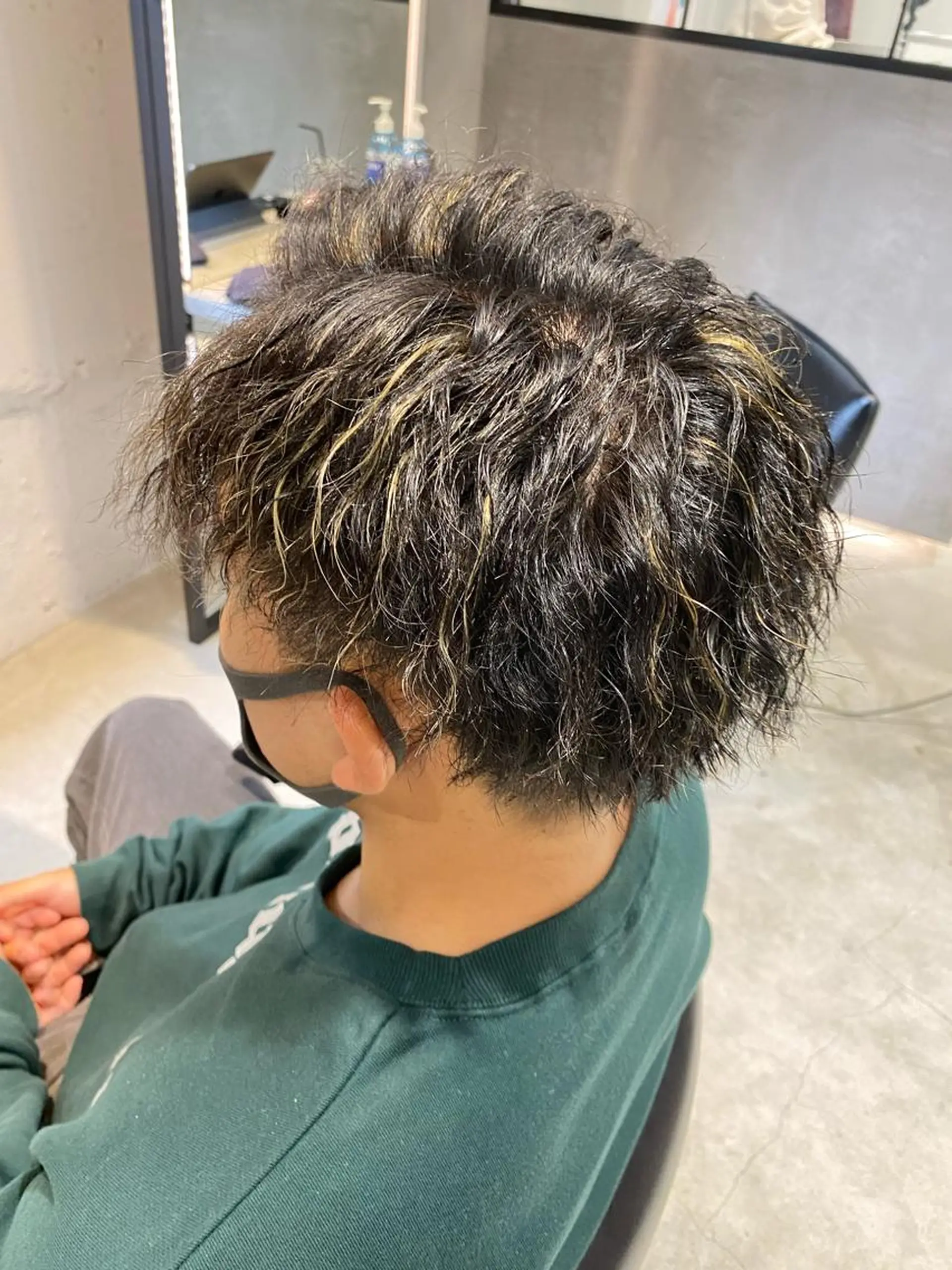 カラー パーマ メンズ メンズハイライト メンズパーマ メンズツイストパーマ ハイライトカラー ツイストパーマ ヘアカラー トリートメント 髪質改善/縮毛矯正 レイヤー/松川匠のヘアスタイル