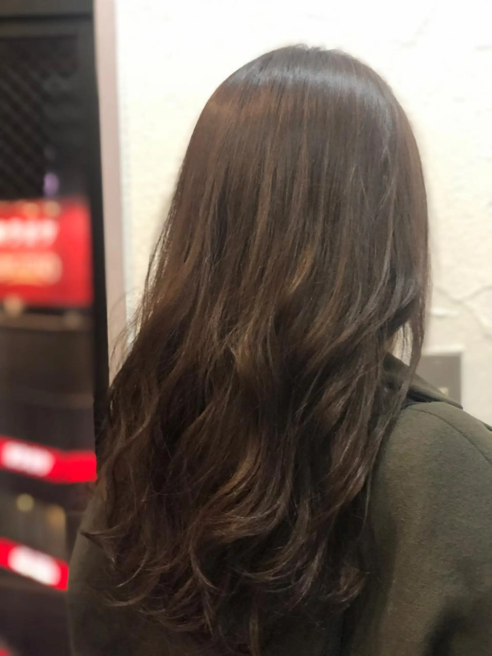 セミロング カラー Bei Licoldo.Atole  ベイリコルド アトリ所属・ブリーチ、縮毛 髪質改善　宮城一真のヘアスタイル