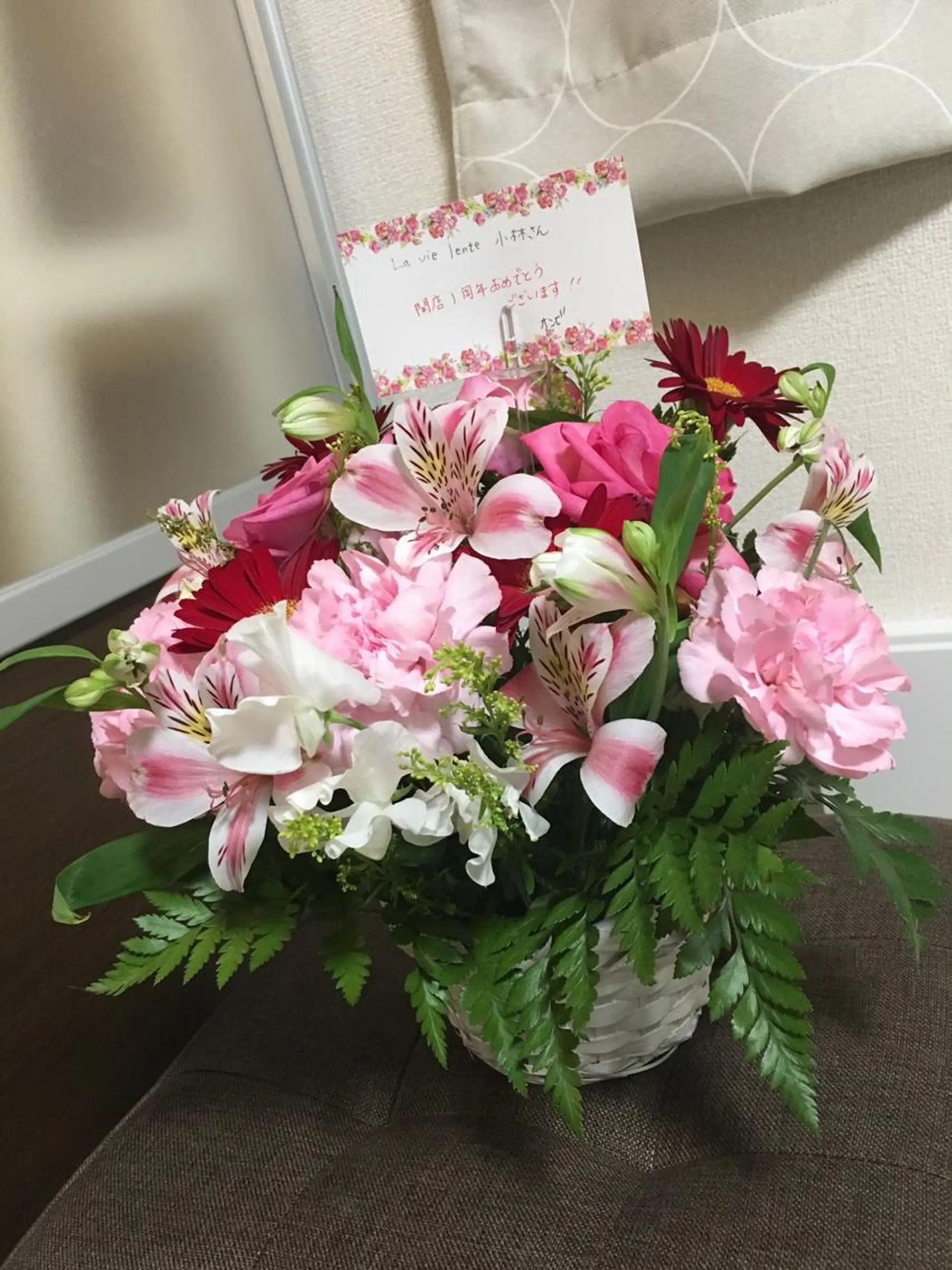 ロング カラー パーマ ヘアアレンジ キッズ ネイル マツエク・マツパ アニメ,Vオタク× 即効痩せエステサロンのエステ・リラクイメージ