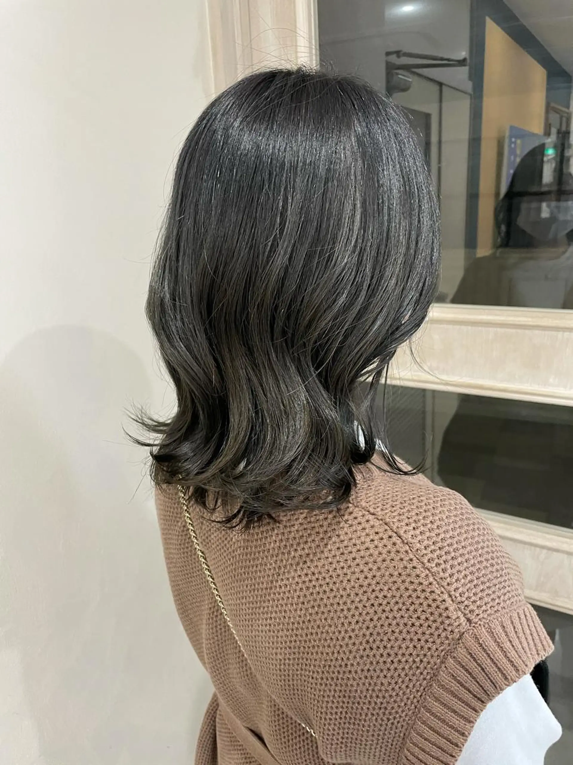 ミディアム カラー akane .のヘアスタイル