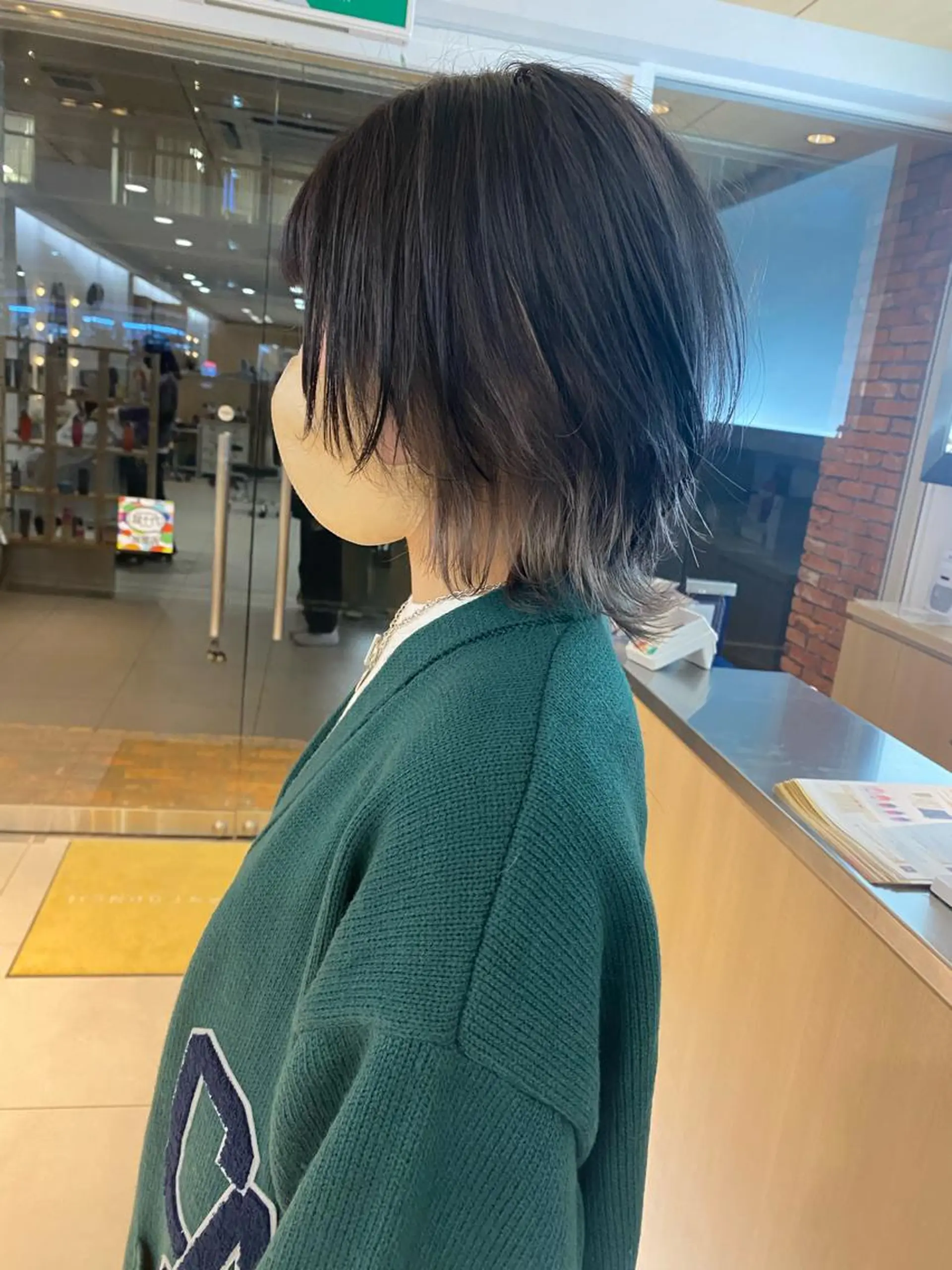 ミディアム カラー 透明感カラー インナーカラー ウルフカット 🍀透明感抜群🍀/ ハイトーンカラーのヘアスタイル