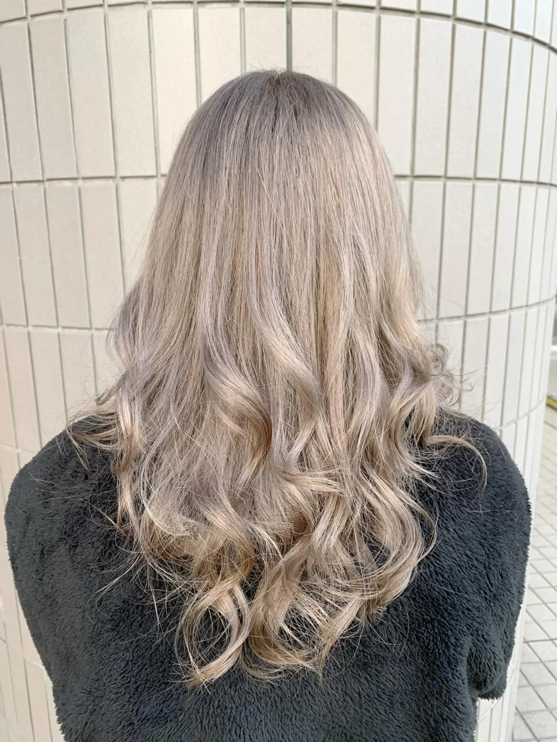 ロング カラー ベージュカラー ミルクティーベージュ Zina天王寺 CHIAKIのヘアスタイル