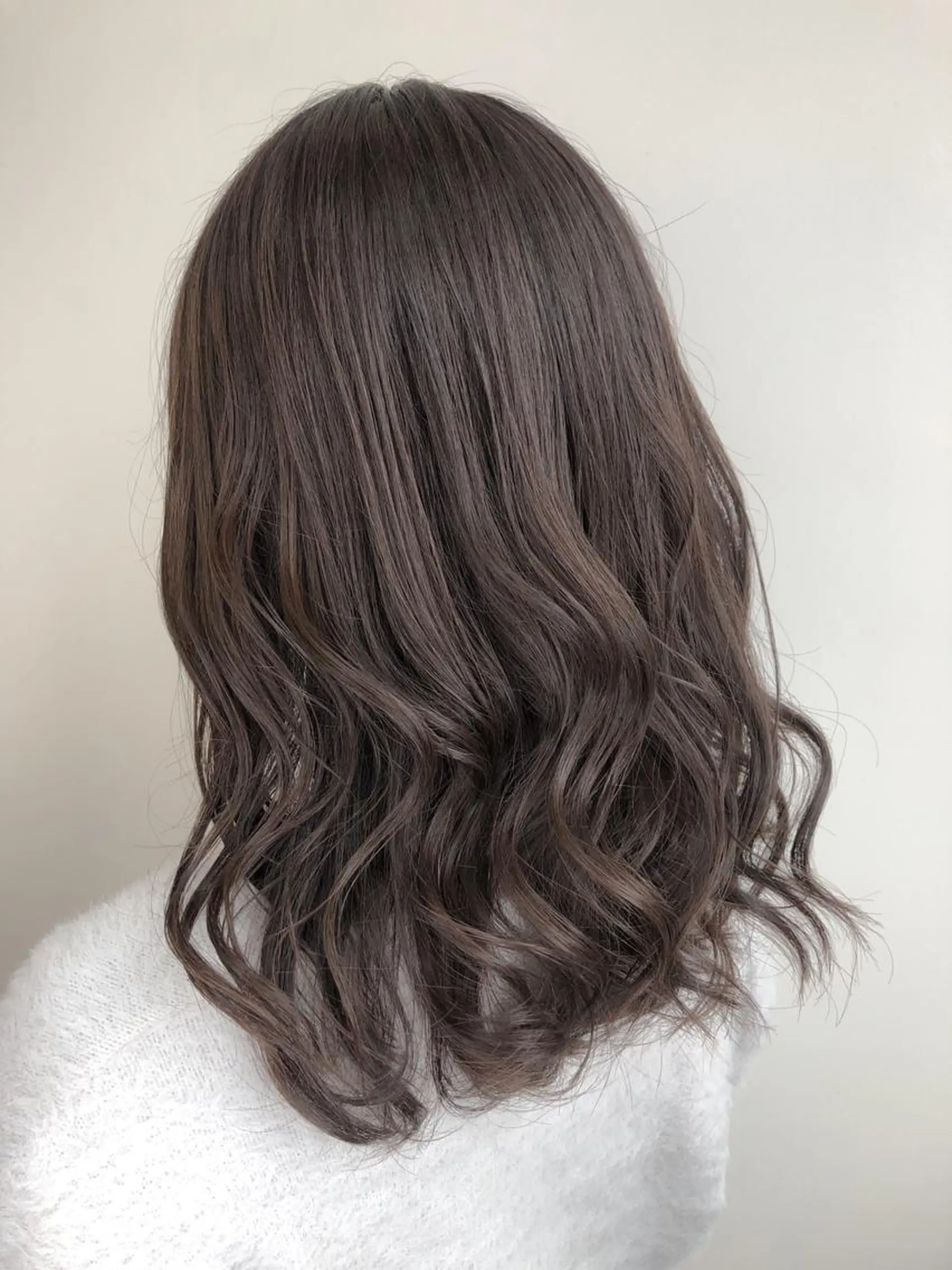 セミロング カラー エドルカラー グレージュ イルミナカラー オリーブグレージュ オリーブグレー SALOWIN神戸三宮East店所属・【透明感、艶髪】西村 有司のヘアスタイル