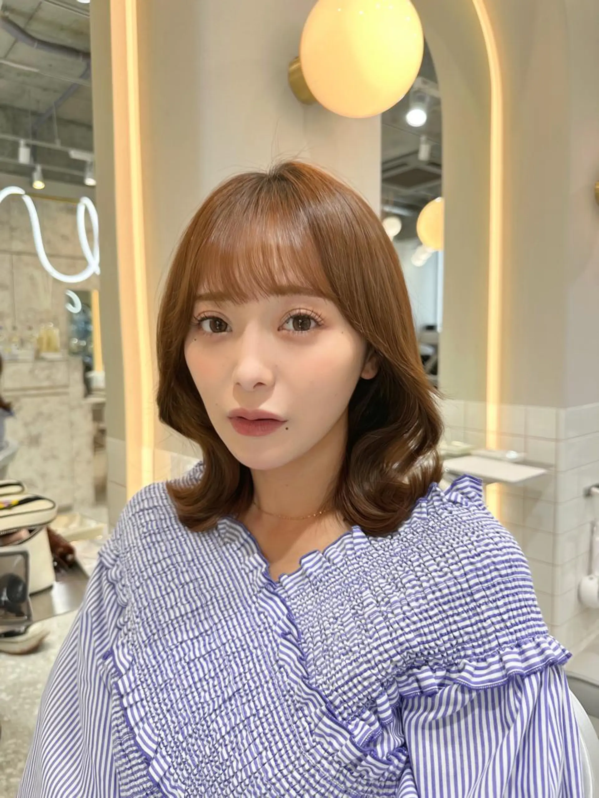 ミディアム ボブレイヤー アッシュ ボブ くびれヘア 天使の羽バング・フェザーバング 新宿/韓国レイヤー 髪質改善カラー/角所のヘアスタイル