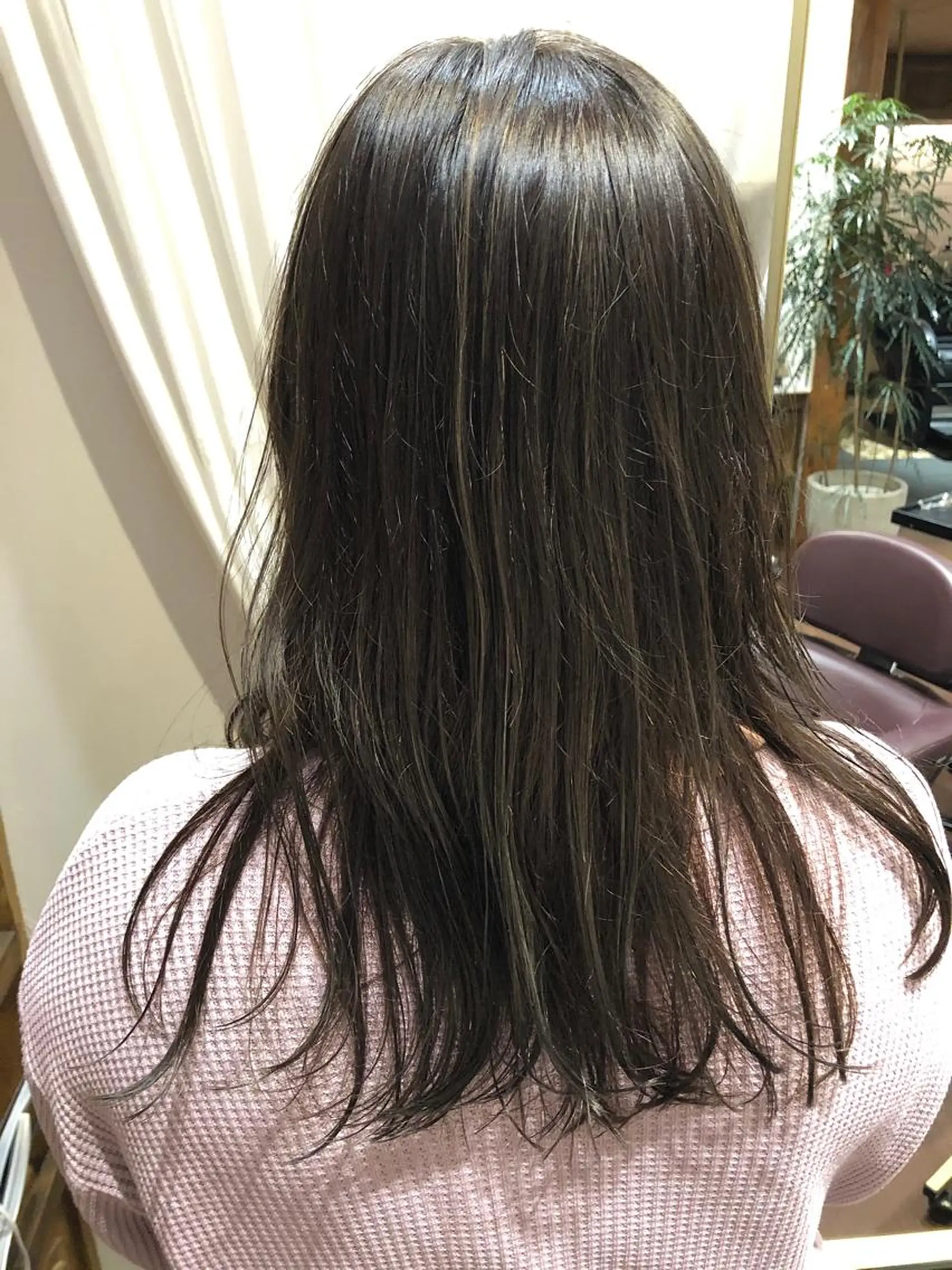 セミロング カラー DEE okazakiのヘアスタイル