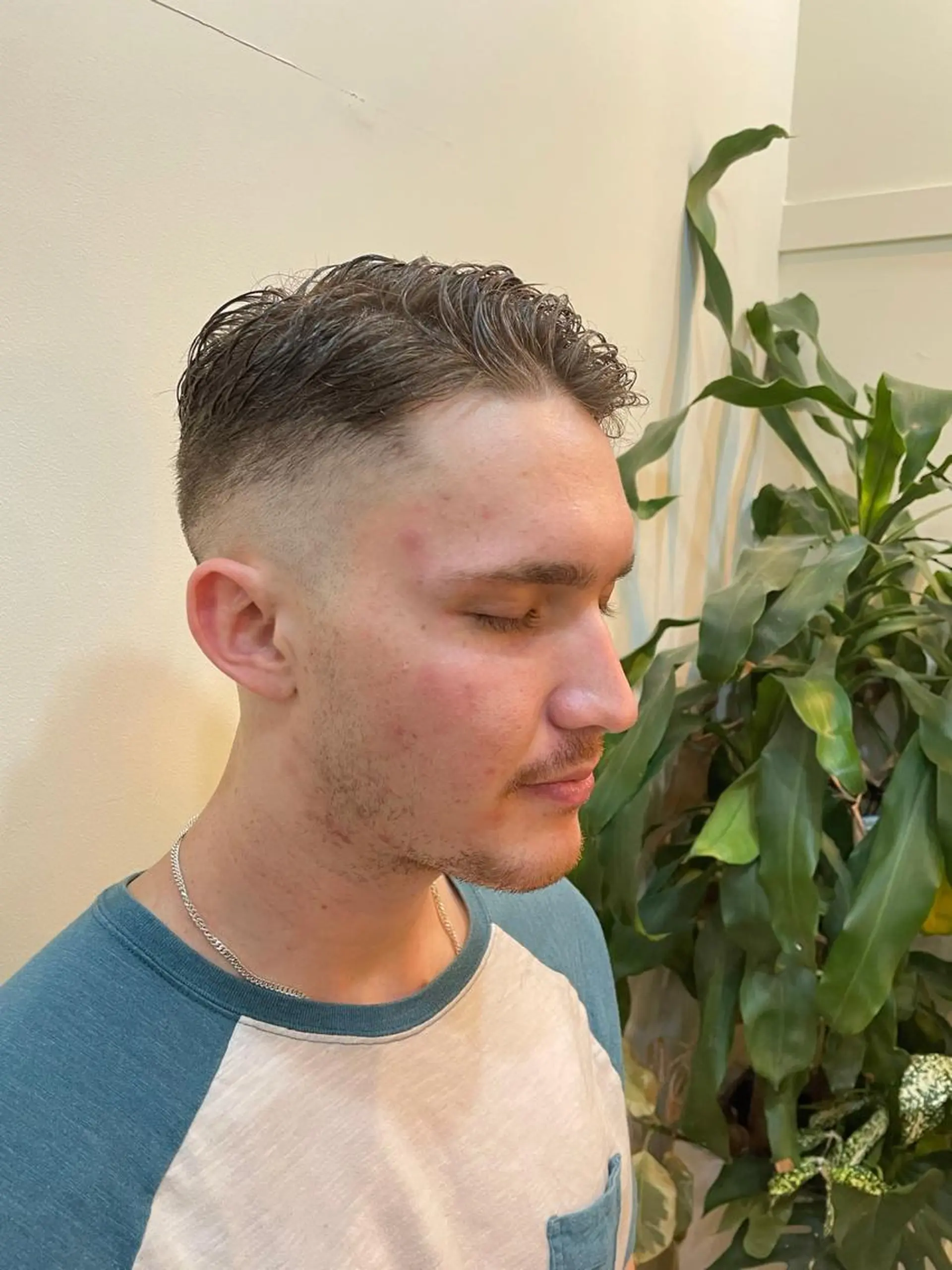 ショート メンズ シールエクステ メンズバレイヤージュ メンズブリーチ フェードカット メンズハイライト カット WEST OLAND加藤圭介のヘアスタイル