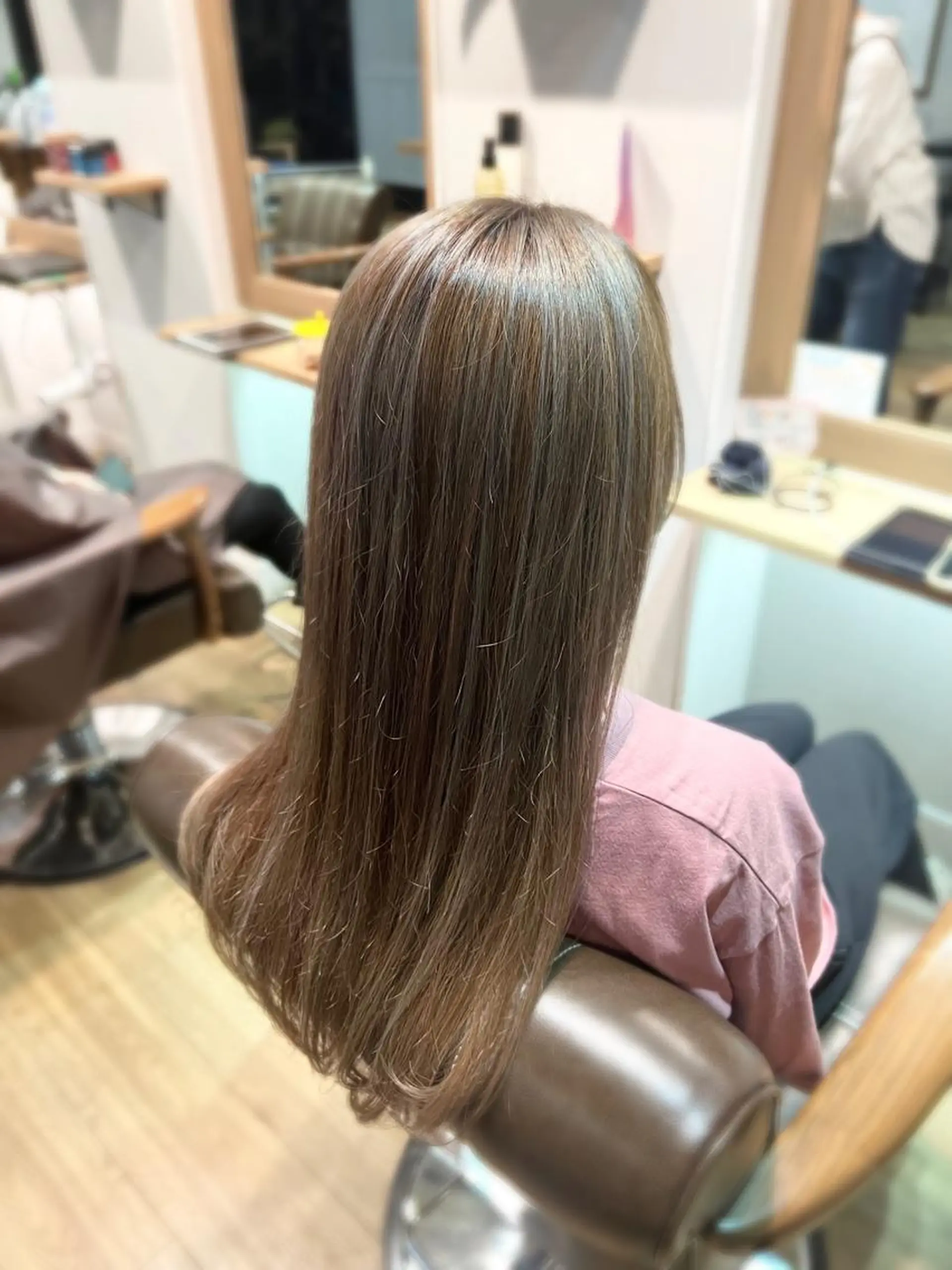 ロング ハイライト ヘアカラー トリートメント 堀 望美のヘアスタイル