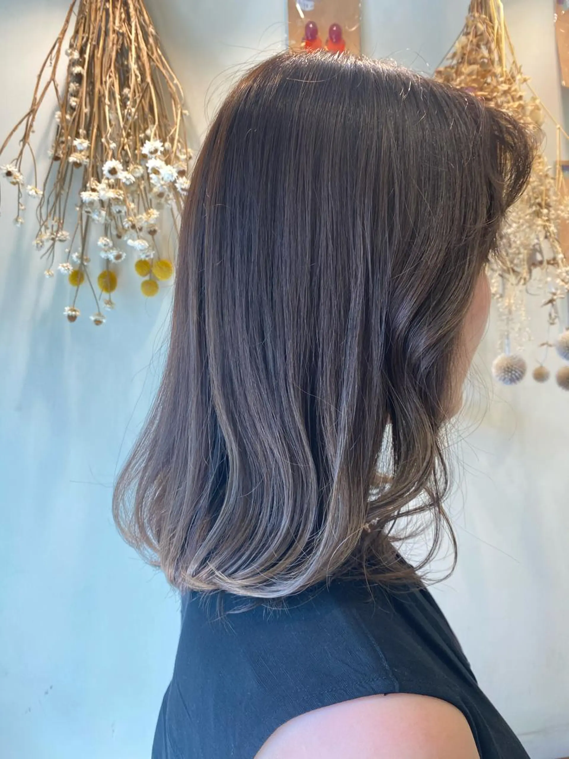 ミディアム カラー バレイヤージュ グレージュ ハイライトカラー ハイライト レイヤーカット 21salon所属・non .のヘアスタイル