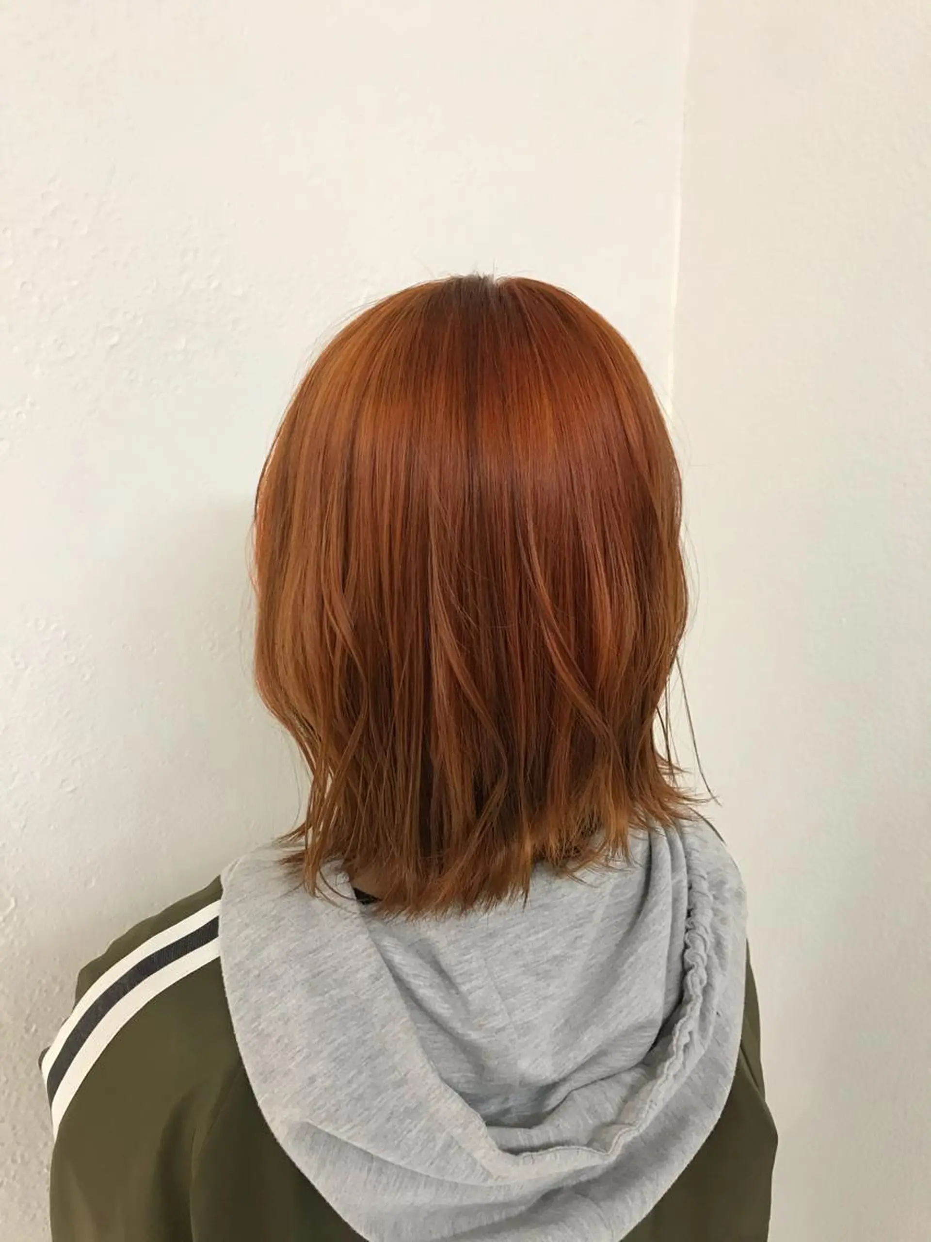 ミディアム カラー ブリーチ オレンジ 【東北メンズヘア1 位受賞🥇】本間祐太のヘアスタイル