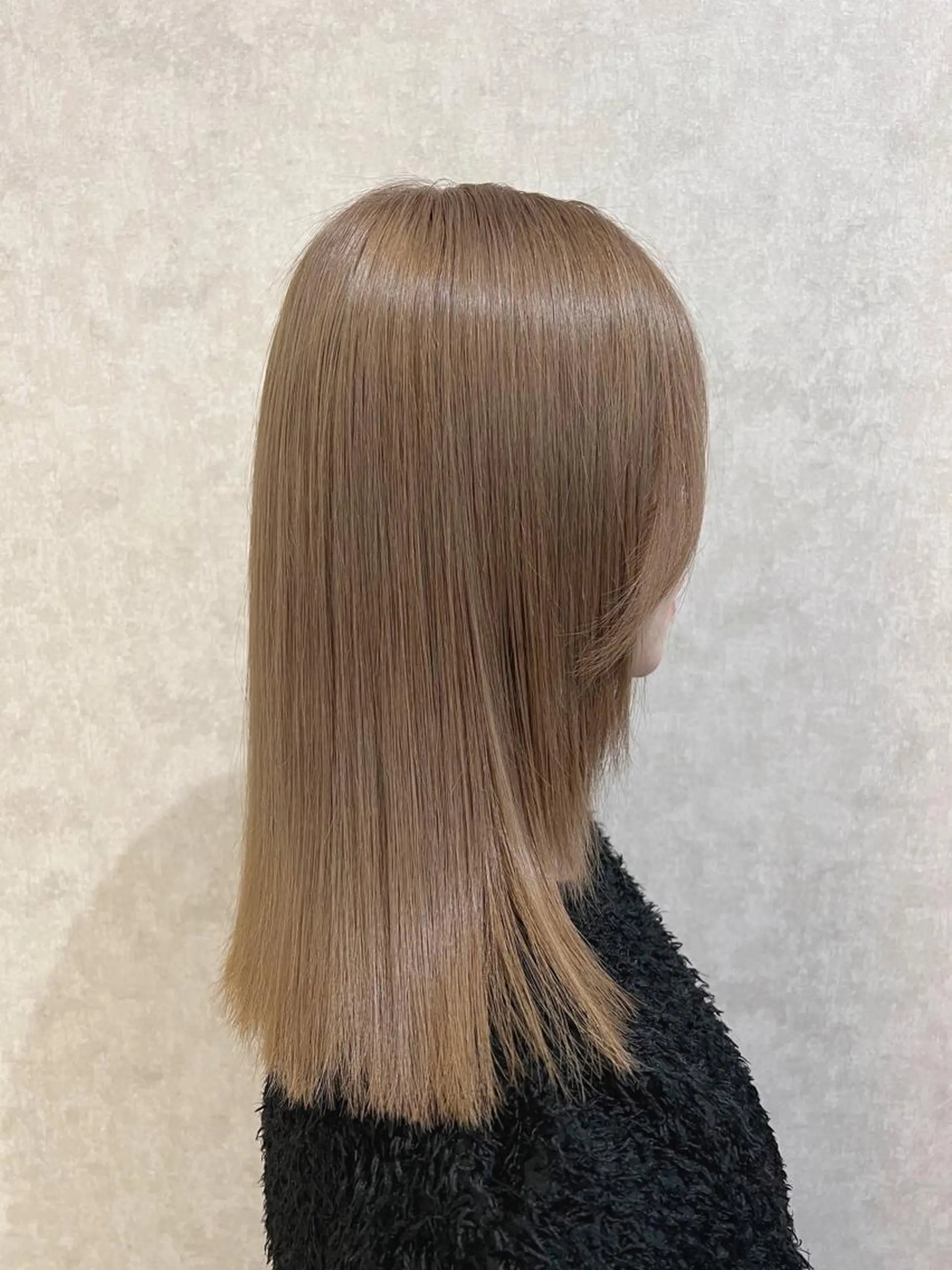 セミロング Rio/ヘアセット/ ハイトーンカラーのヘアスタイル