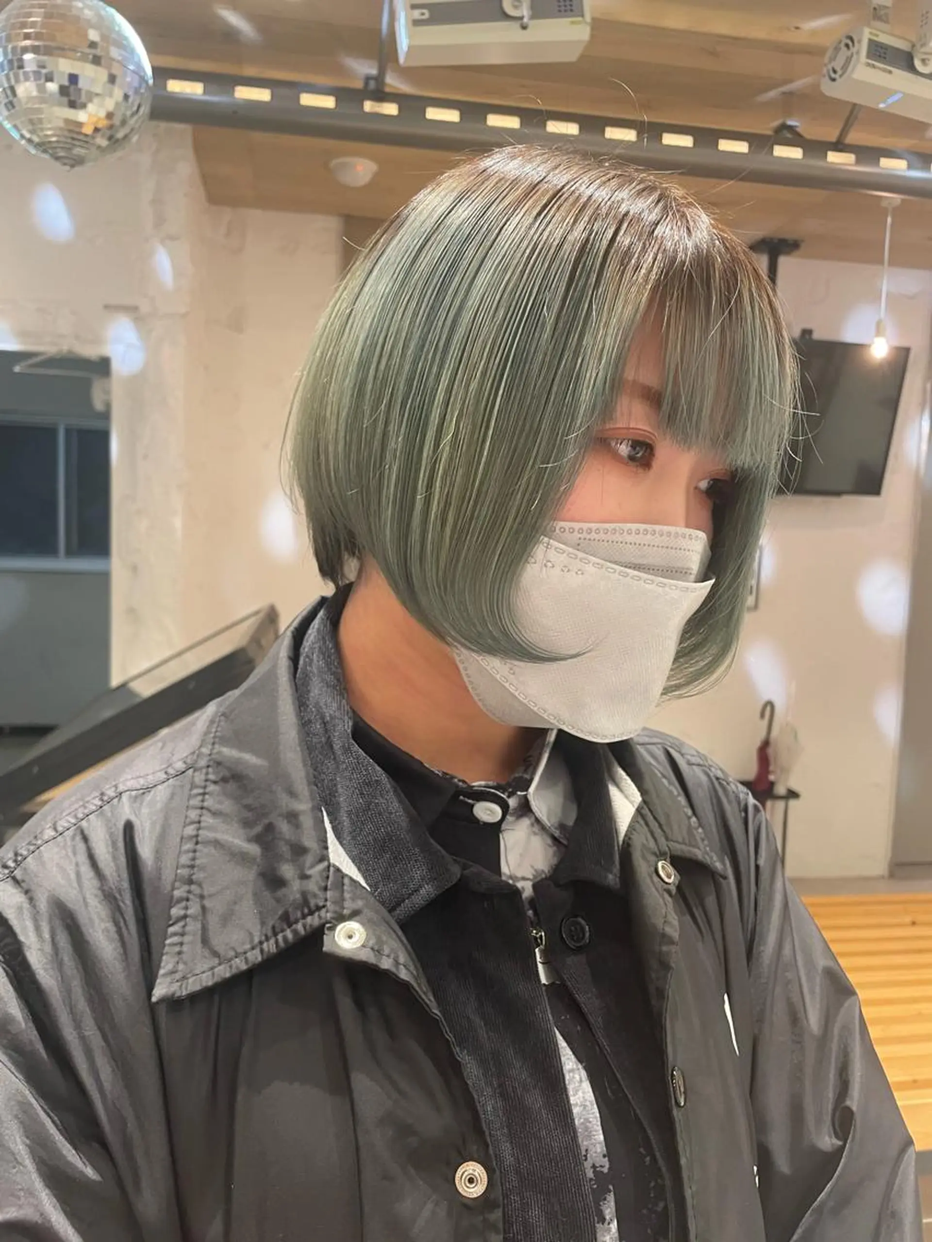 セミロング カラー 艶ハイトーン👑♡ NATSUKIのヘアスタイル