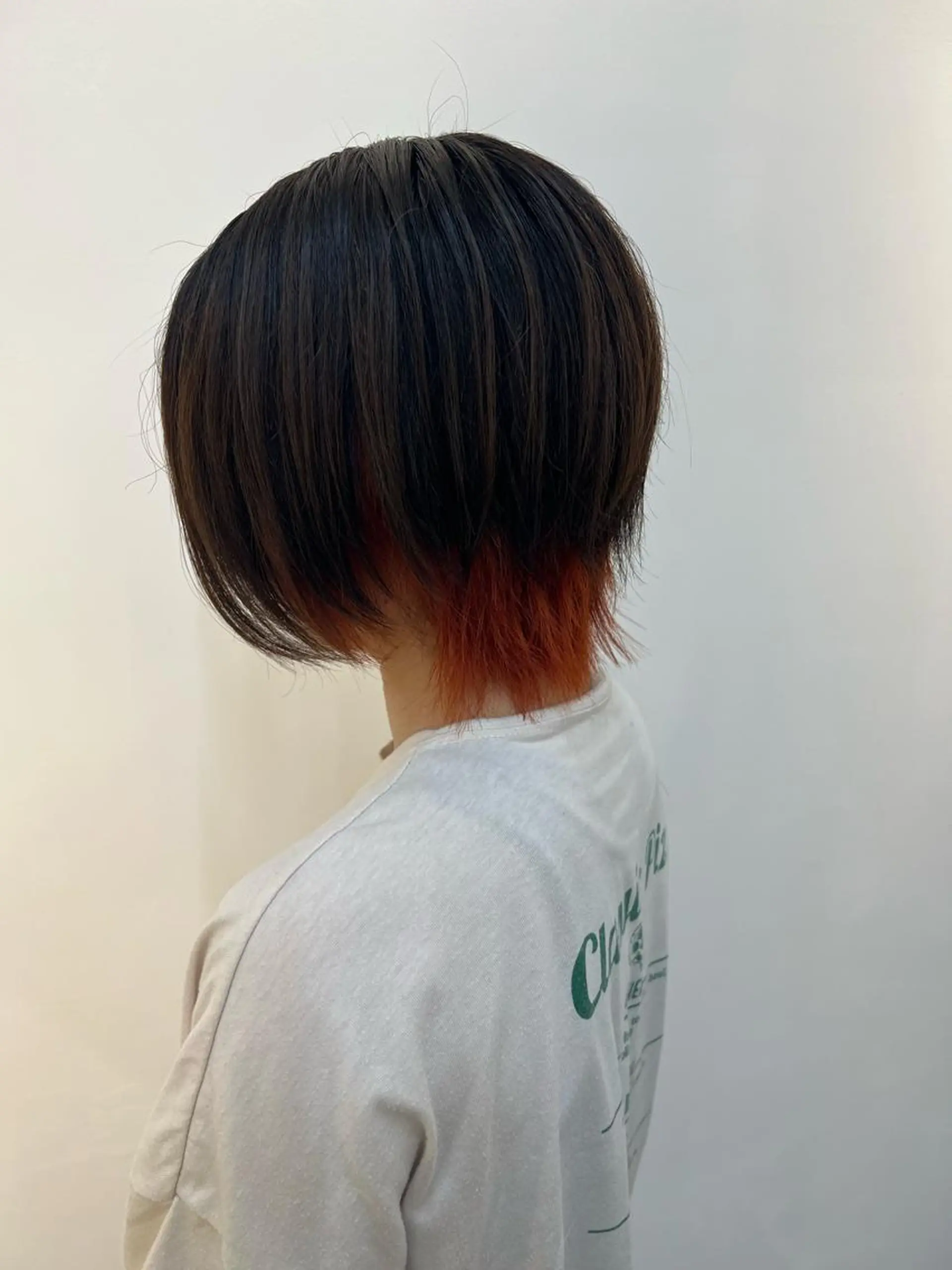 ショート カラー ウルフカット 丸田 美沙希のヘアスタイル