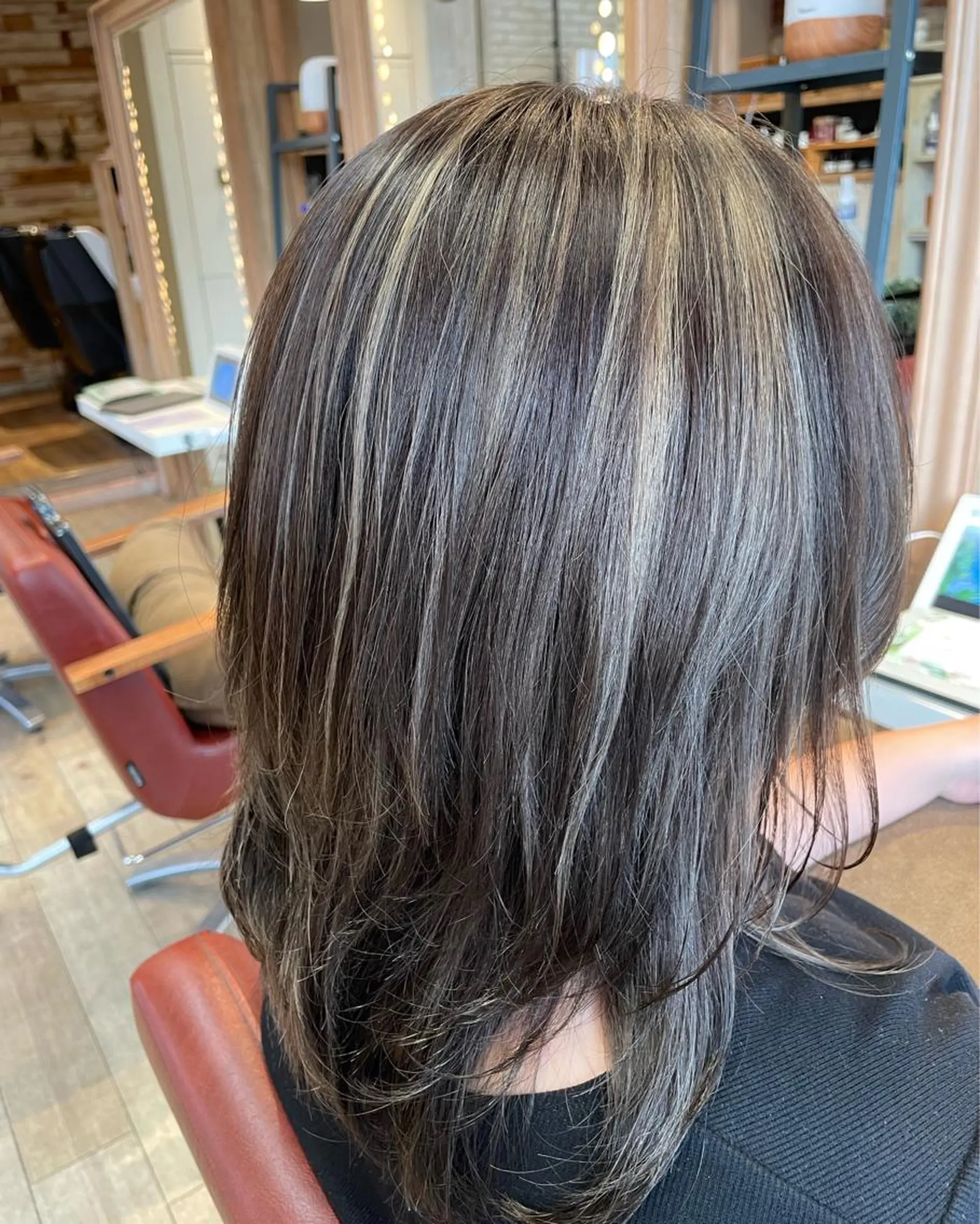 ミディアム カラー ハイライトカラー ハイライト ヘアカラー トリートメント ✨横須賀髪質改善✨️ 加藤 百音のヘアスタイル