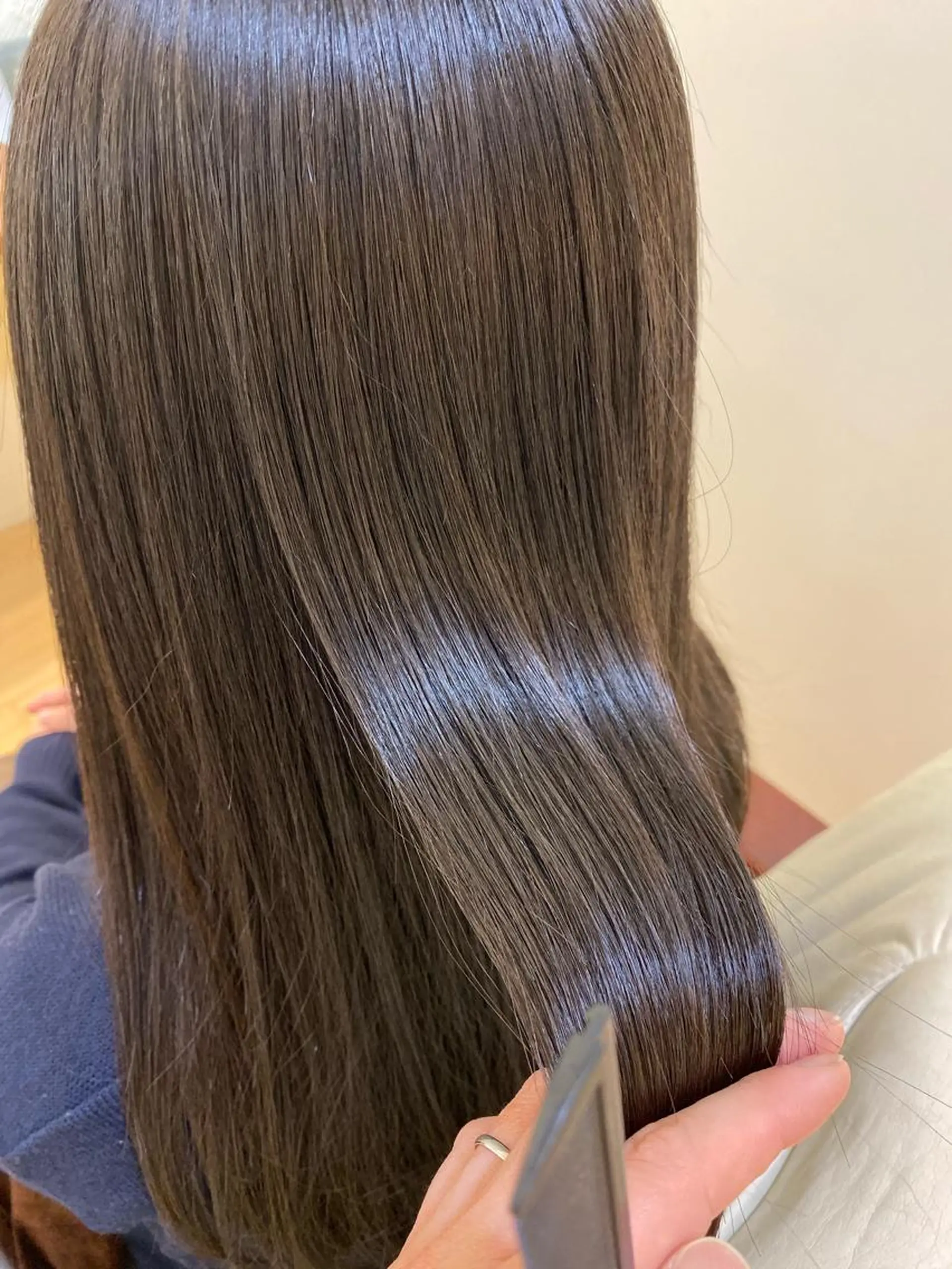 セミロング 『髪質改善』服部 隆志のヘアスタイル