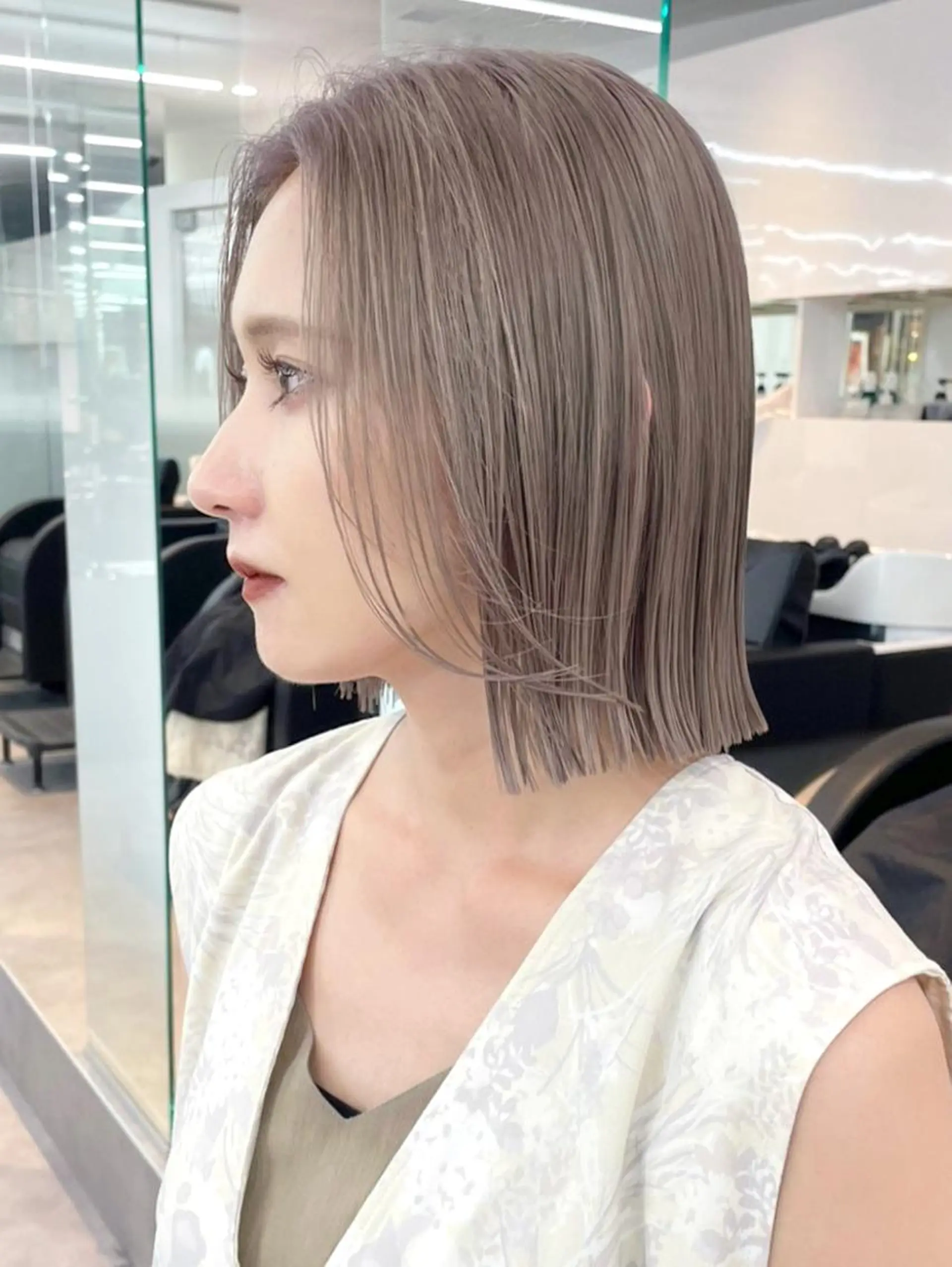 カラー ミディアム ベージュカラー ミルクティーベージュ カット ヘアカラー トリートメント ITby ALBUM 北千住店のヘアスタイル