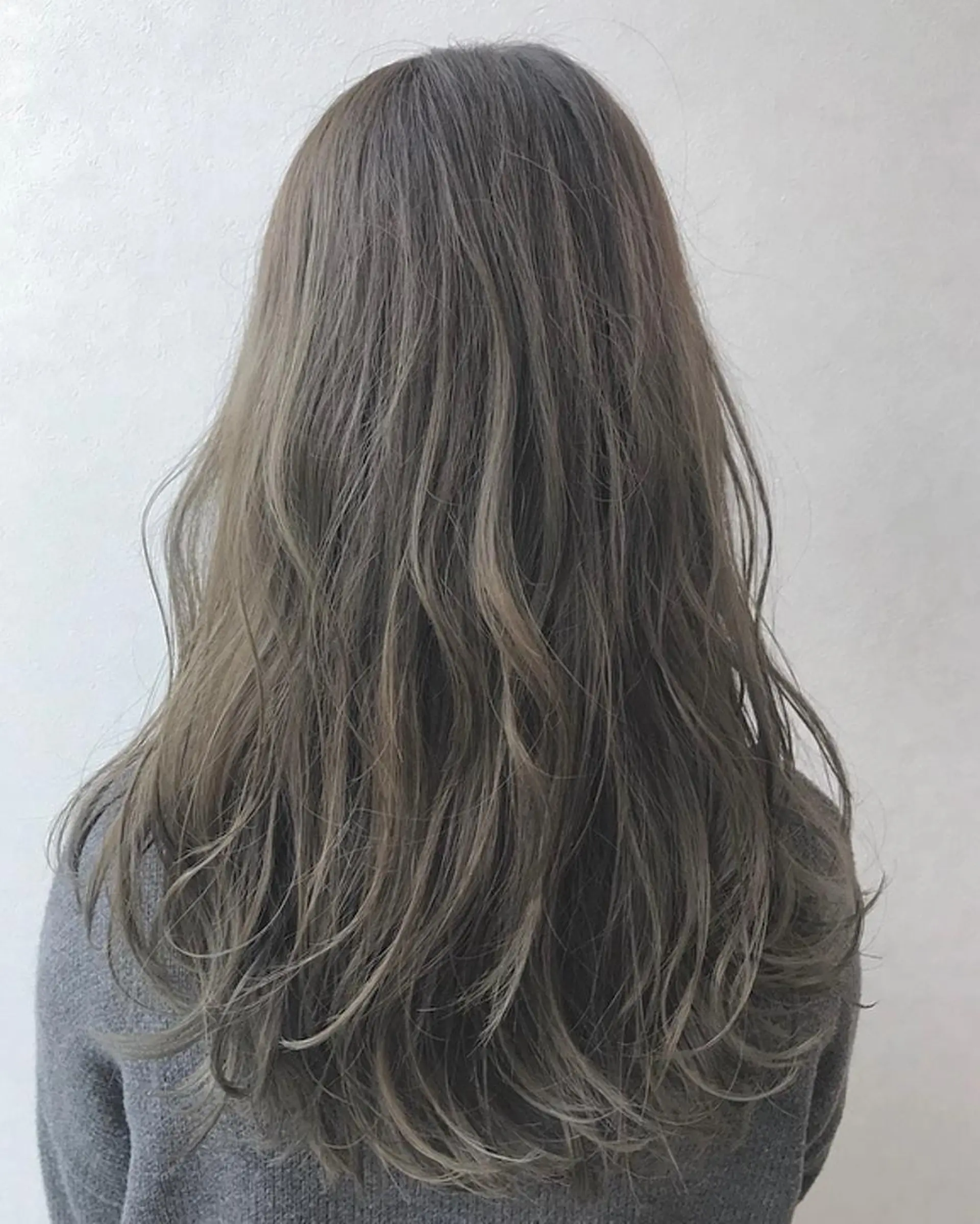 ロング カラー アッシュ AGU akariのヘアスタイル