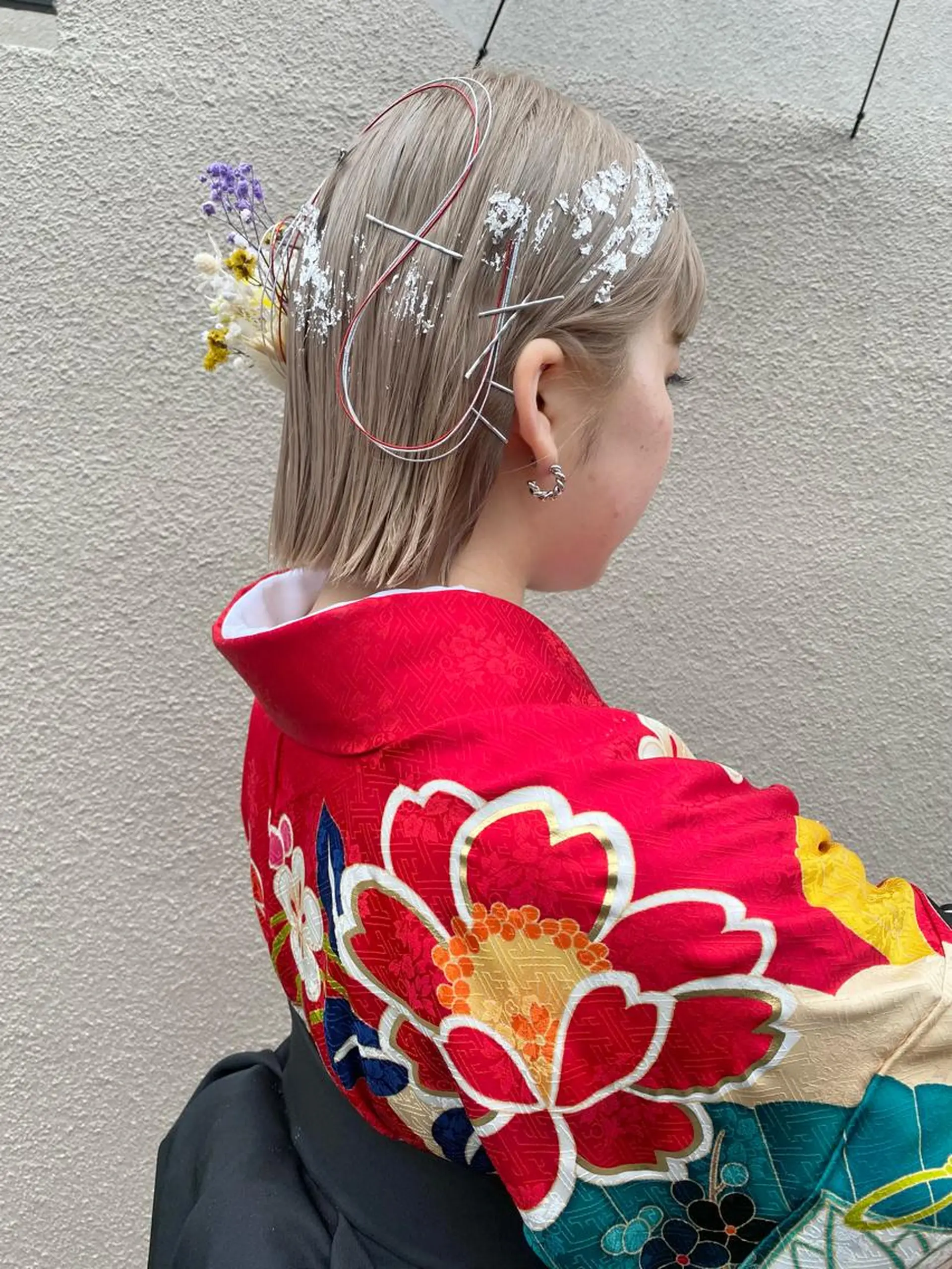 ミディアム 卒業式のヘアスタイル デザイン🥇複雑履歴 ハイトーン特化のヘアスタイル