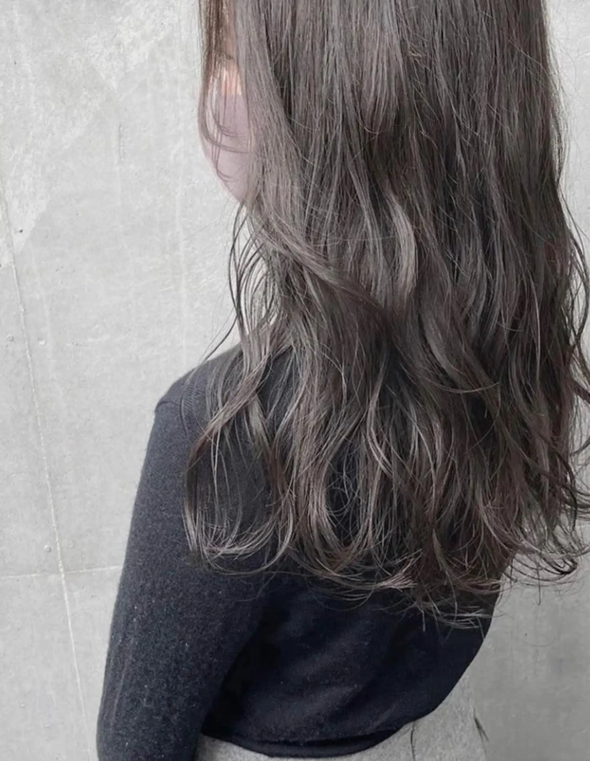 ミディアム カラー ブリーチ グレージュ ヘアカラー トリートメント ケア剤オタク×海外 ヘア長谷川裕起のヘアスタイル