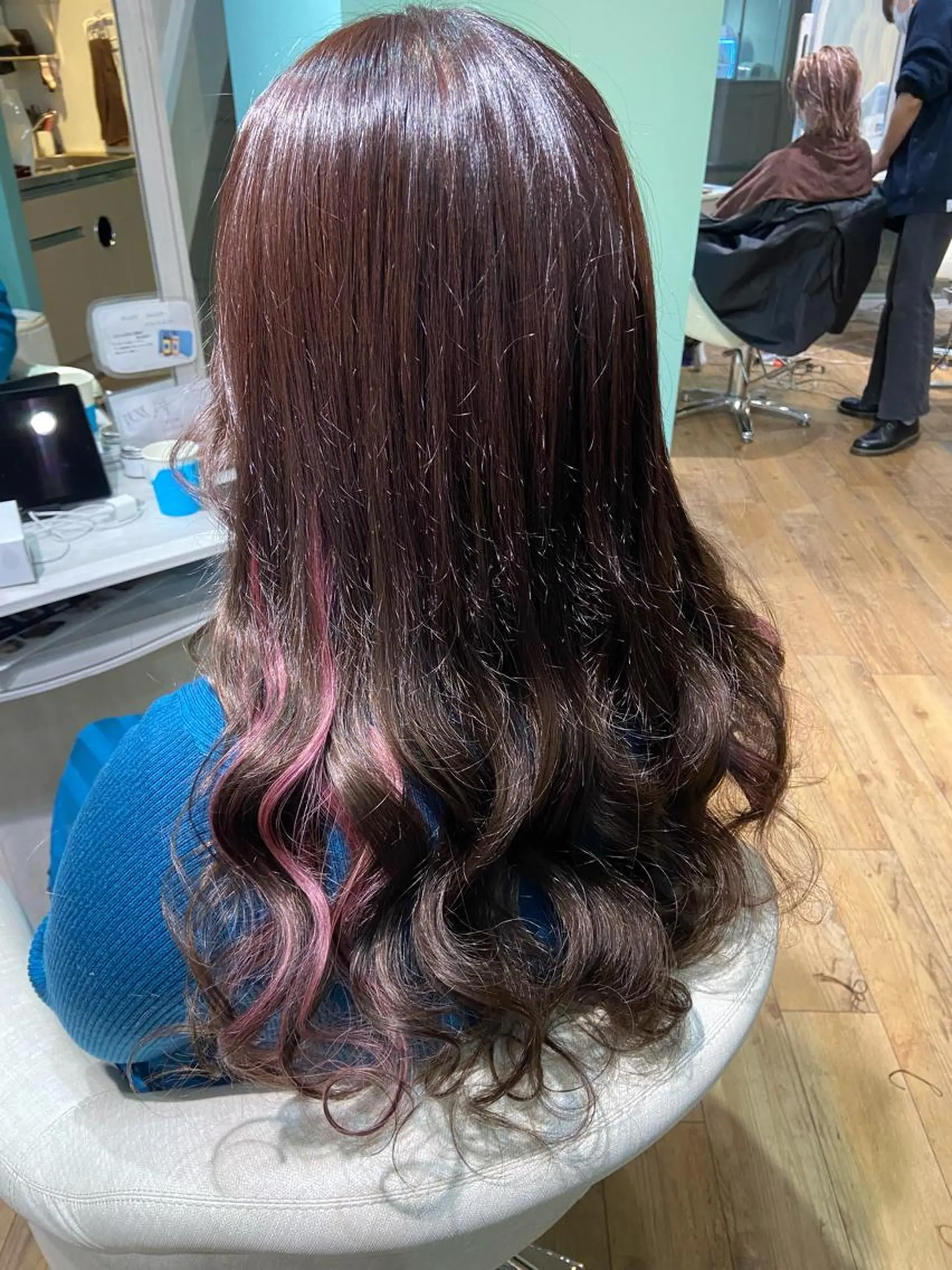 ロング カラー プルエクステ イヤリングカラー インナーカラー ピンクカラー エクステ ヘアカラー エクステ 🧸プルエクステ❤︎ ネイルKAO🧸のヘアスタイル