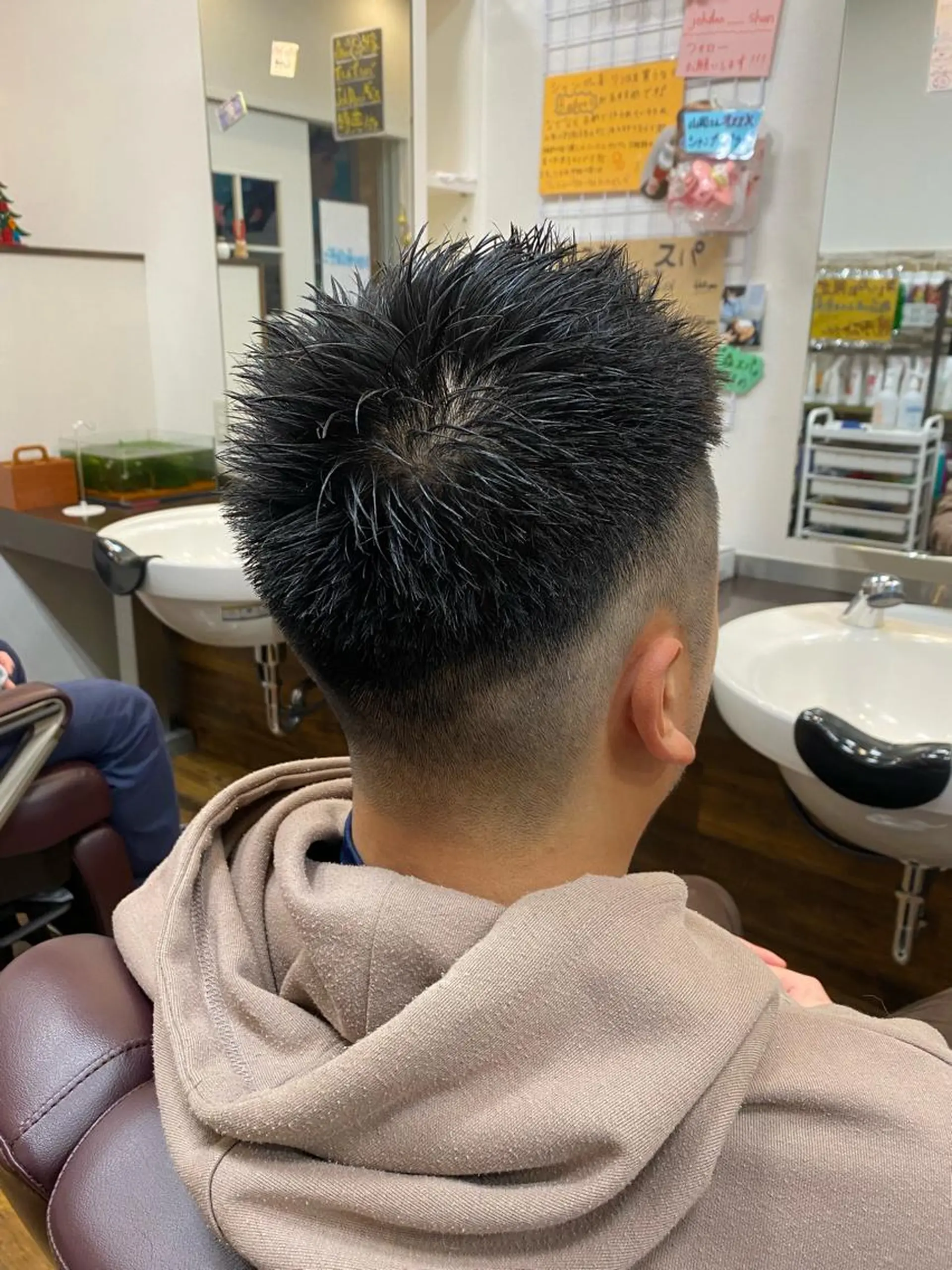 ショート メンズ フェードカット clomus梅田茶屋町店所属・髪質改善特化美容師 酸性ストレート近藤俊のヘアスタイル