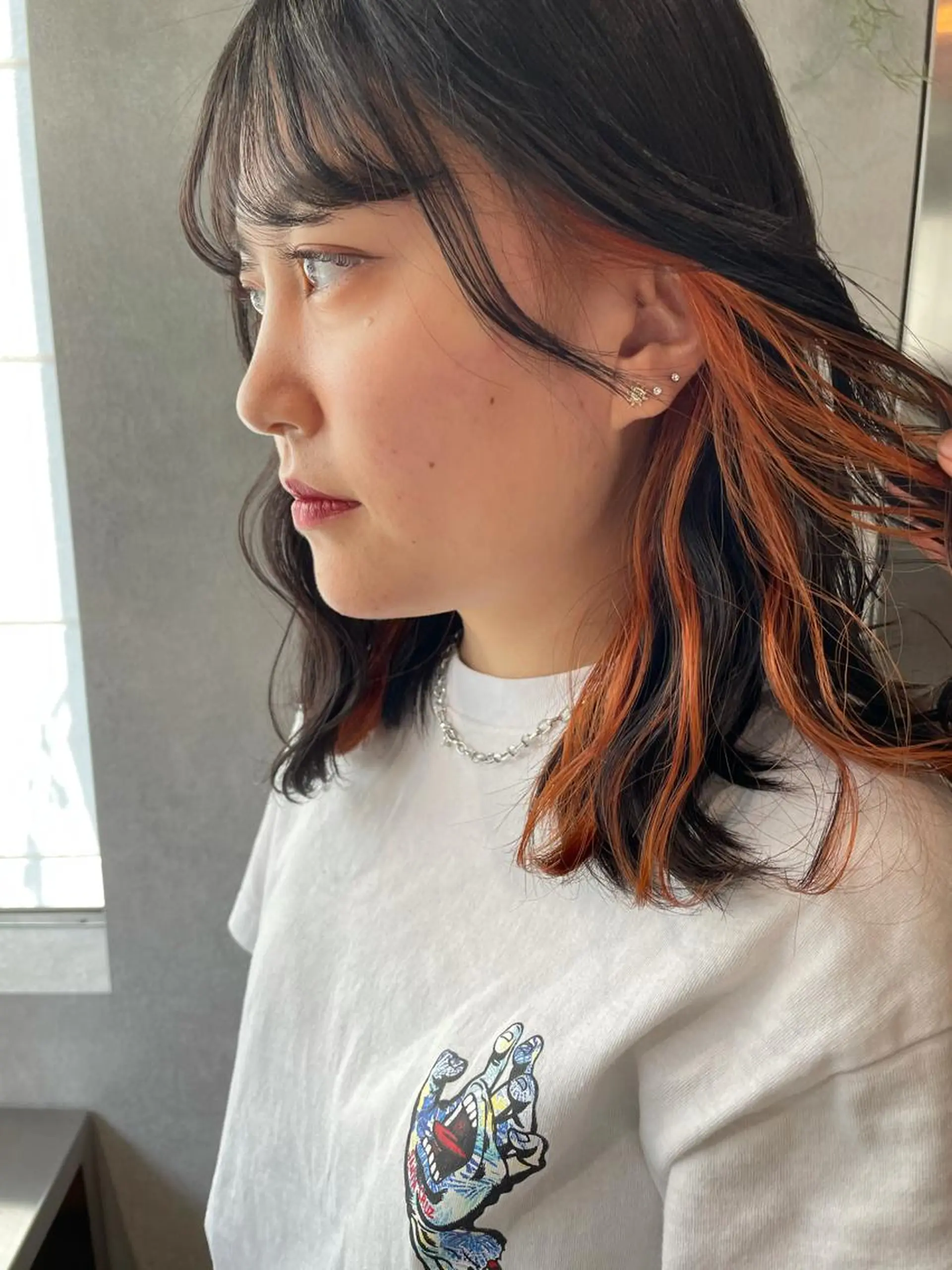 ミディアム カラー ブラウンカラー イヤリングカラー オレンジ ヘアカラー ナチュラル透明感🌱 小山美樹子のヘアスタイル