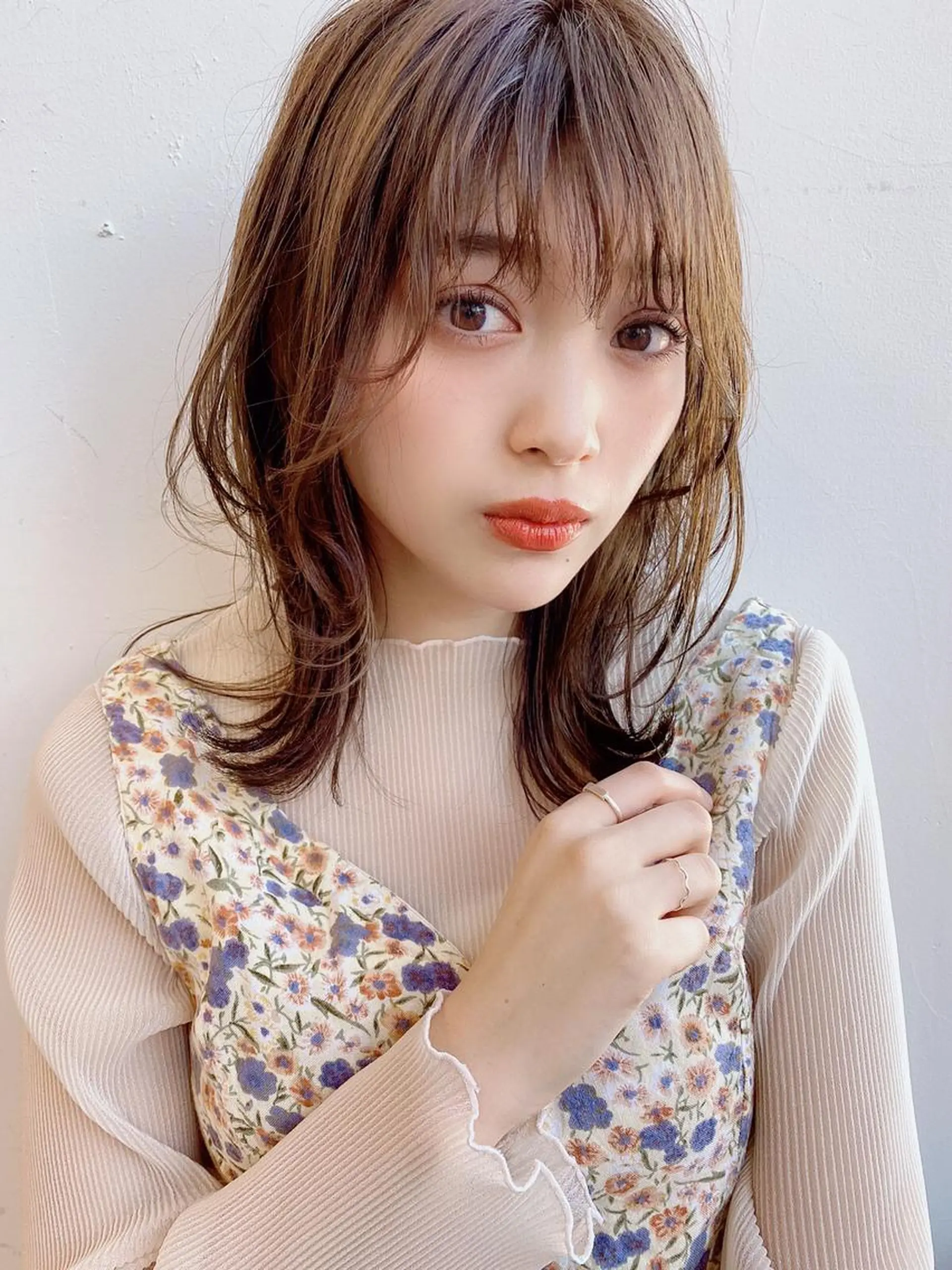 ミディアム レイヤーカット ウルフカット ウルフレイヤー 鎌倉 彩のヘアスタイル