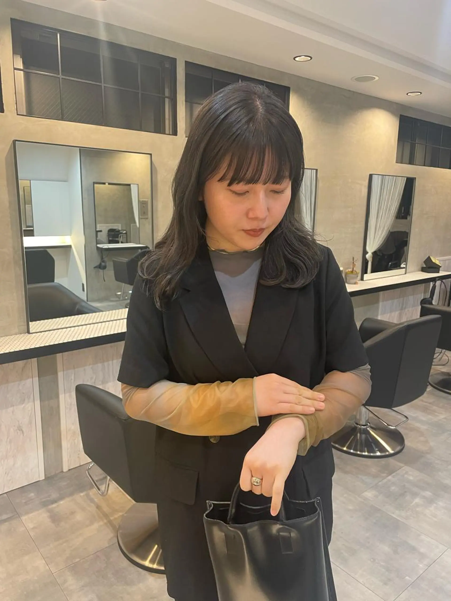 セミロング カラー 透明感カラー ダブルカラー ヘアカラー 渋谷 留菜のヘアスタイル