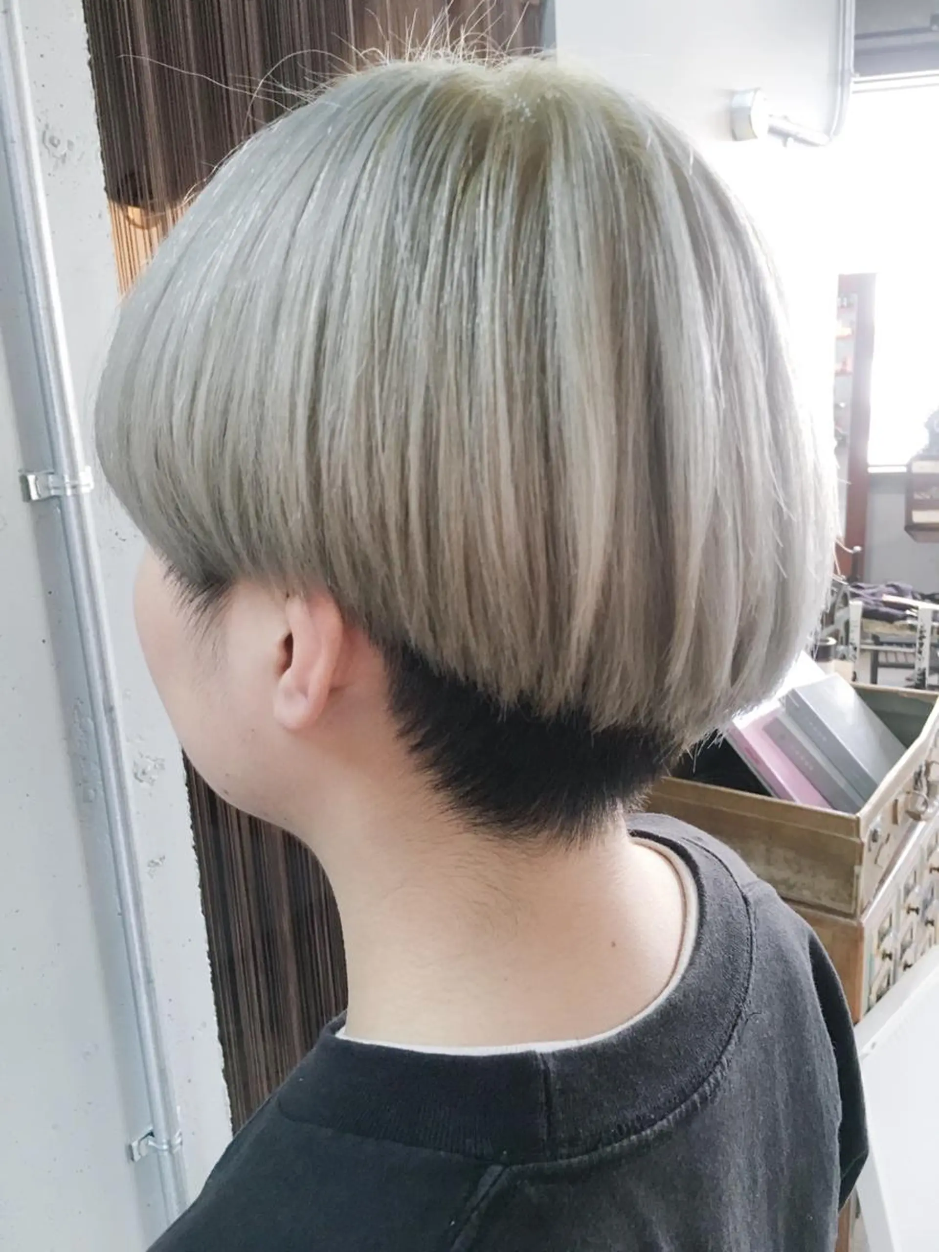 ショート カラー アッシュ ホワイトアッシュ 外国人風カラー 縮毛矯正 トリートメント 代表 中島貴志のヘアスタイル