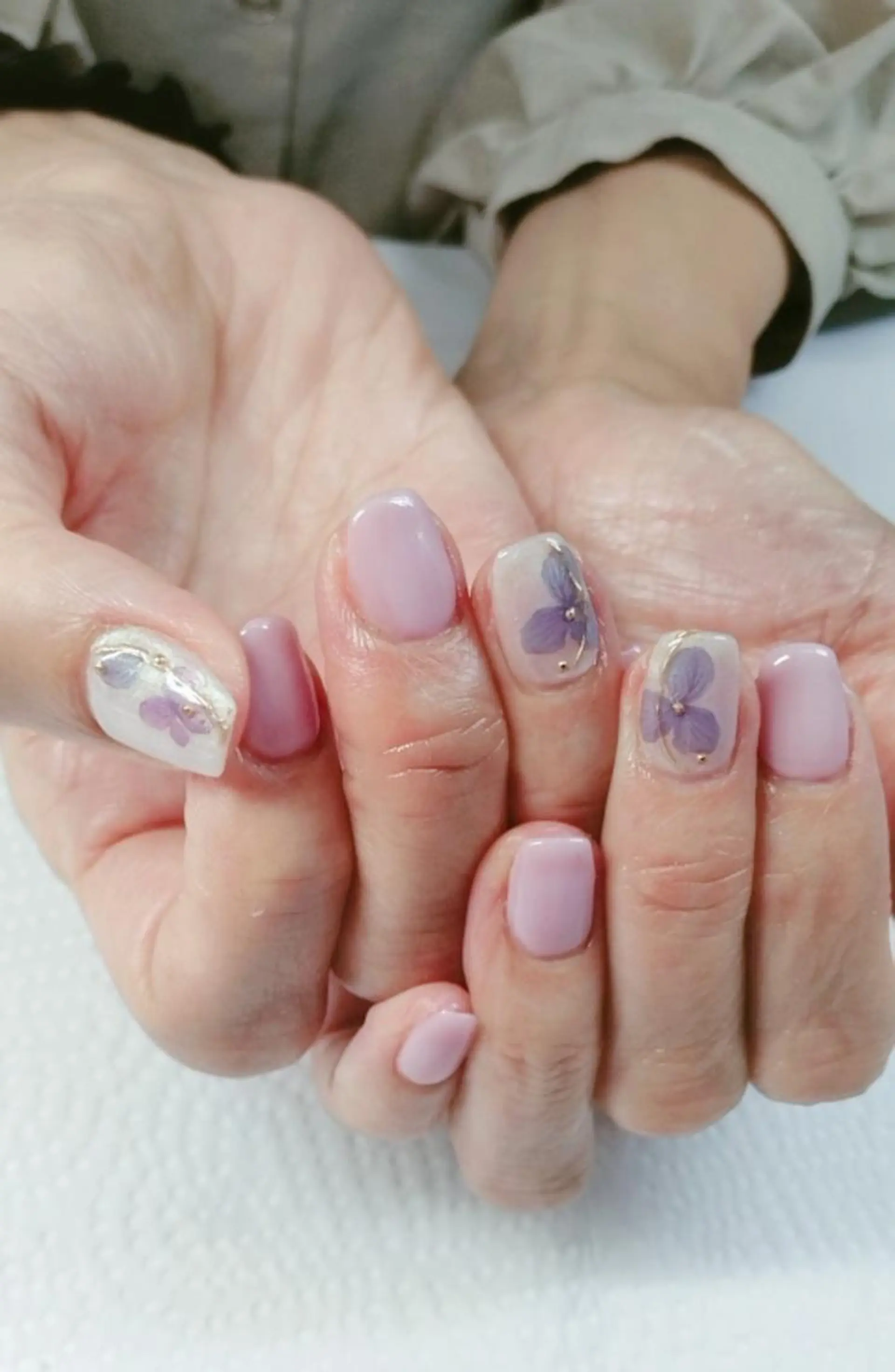 ネイル 持ち込み ハンドネイル ハンドケア プライベートサロン RosyLily所属・プライベートサロン Rosy Lilyのネイルデザイン