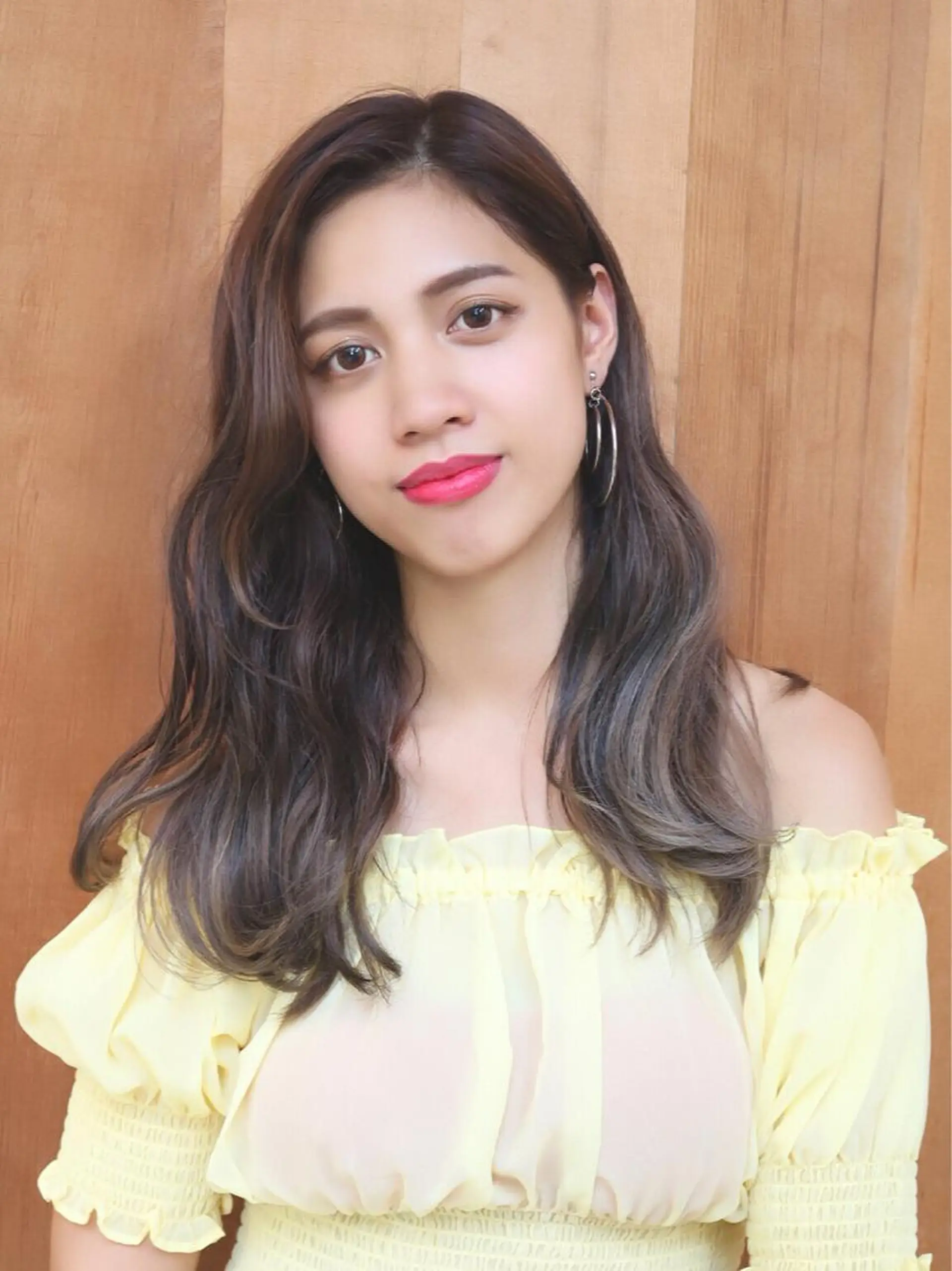 ミディアム カラー グレージュ ハイライトカラー ハイライト FOLK所属・白髪ぼかしハイライト バレイヤージュヤマトのヘアスタイル