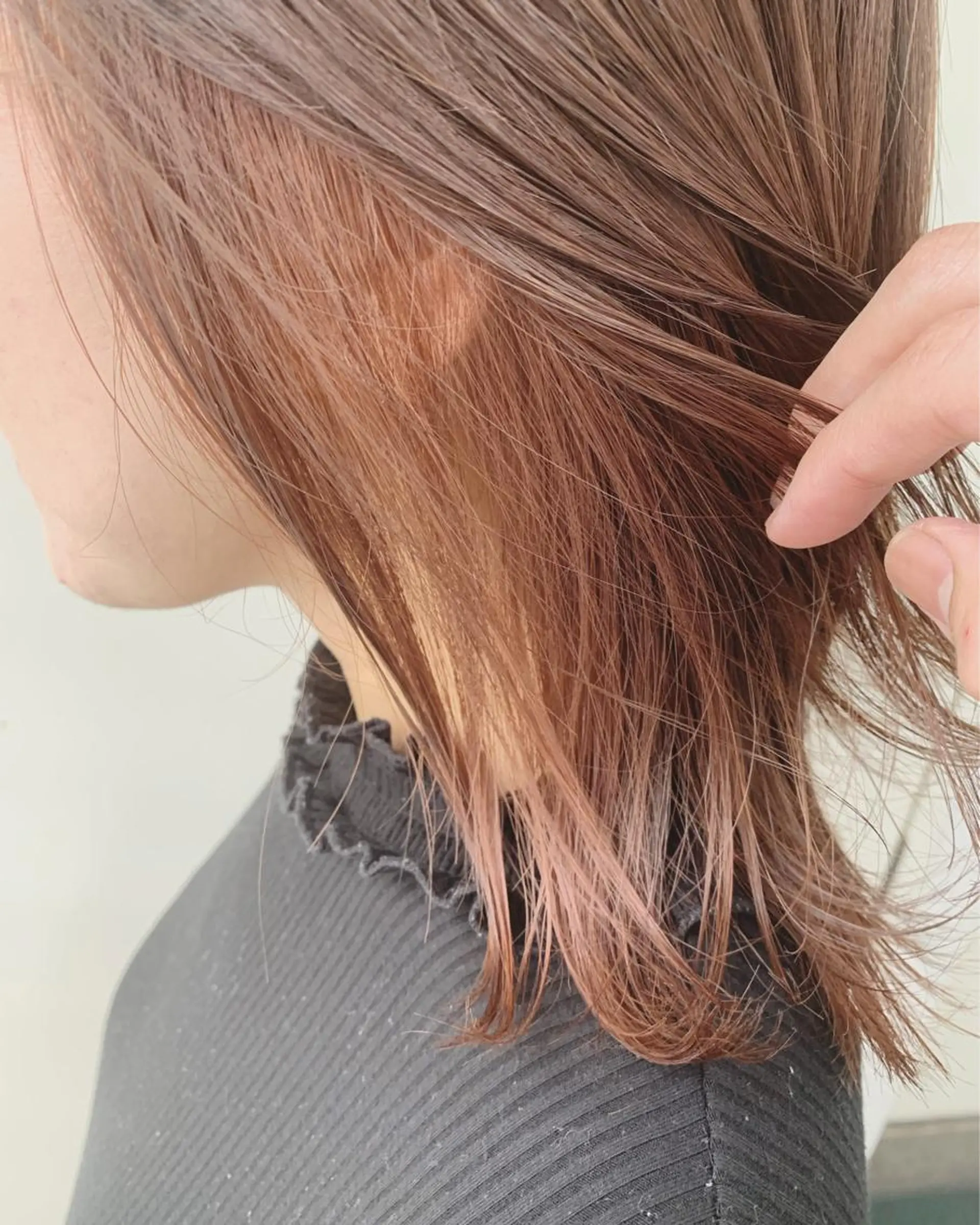 ミディアム カラー パーマ ヘアアレンジ メンズ ネイル マツエク・マツパ メンズインナーカラー ベージュカラー インナーカラー オレンジ オレンジベージュ Zina福岡天神店 艶髪/レイヤー/小顔のヘアスタイル