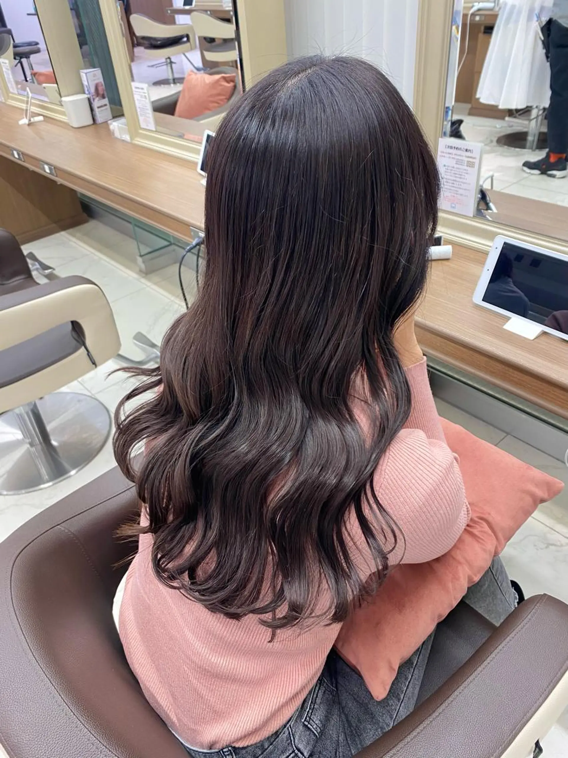 ロング カラー グレージュ ラベンダーカラー ラベンダーグレージュ ラベンダーグレー ヘアカラー トリートメント 長妻莉央/縮毛矯正 髪質改善カラーのヘアスタイル